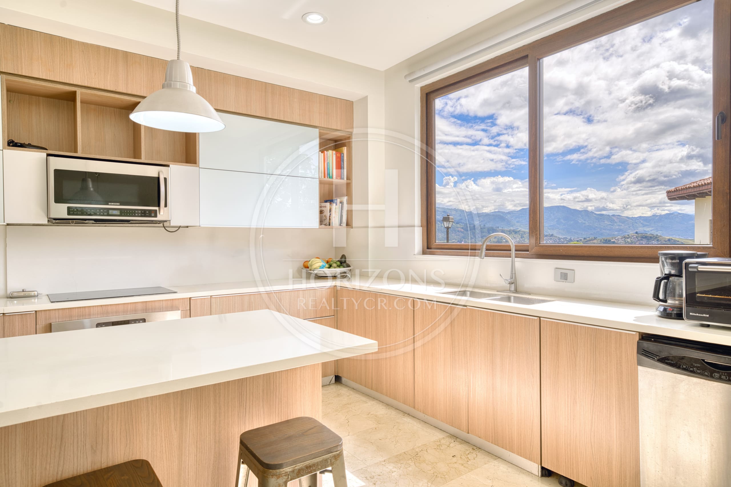 Se Vende Casa de Lujo en Condominio Hacienda Gregal 4 Habitaciones 1,800 m² de Terreno noj1273or