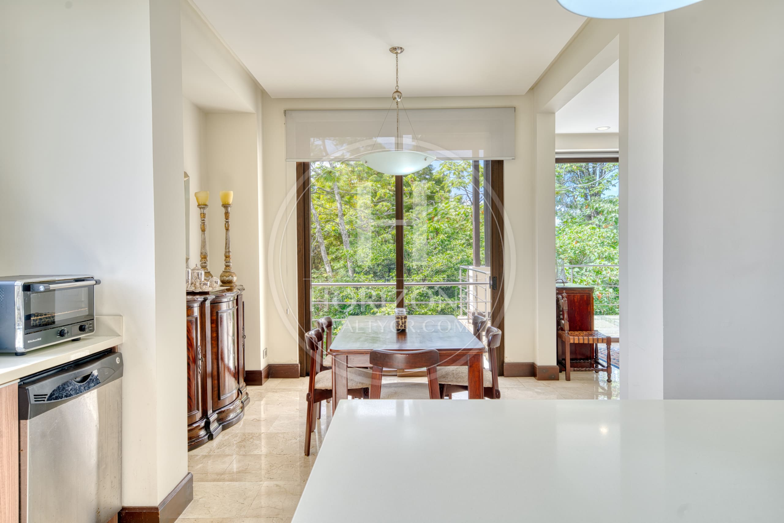 Se Vende Casa de Lujo en Condominio Hacienda Gregal 4 Habitaciones 1,800 m² de Terreno noj1273or