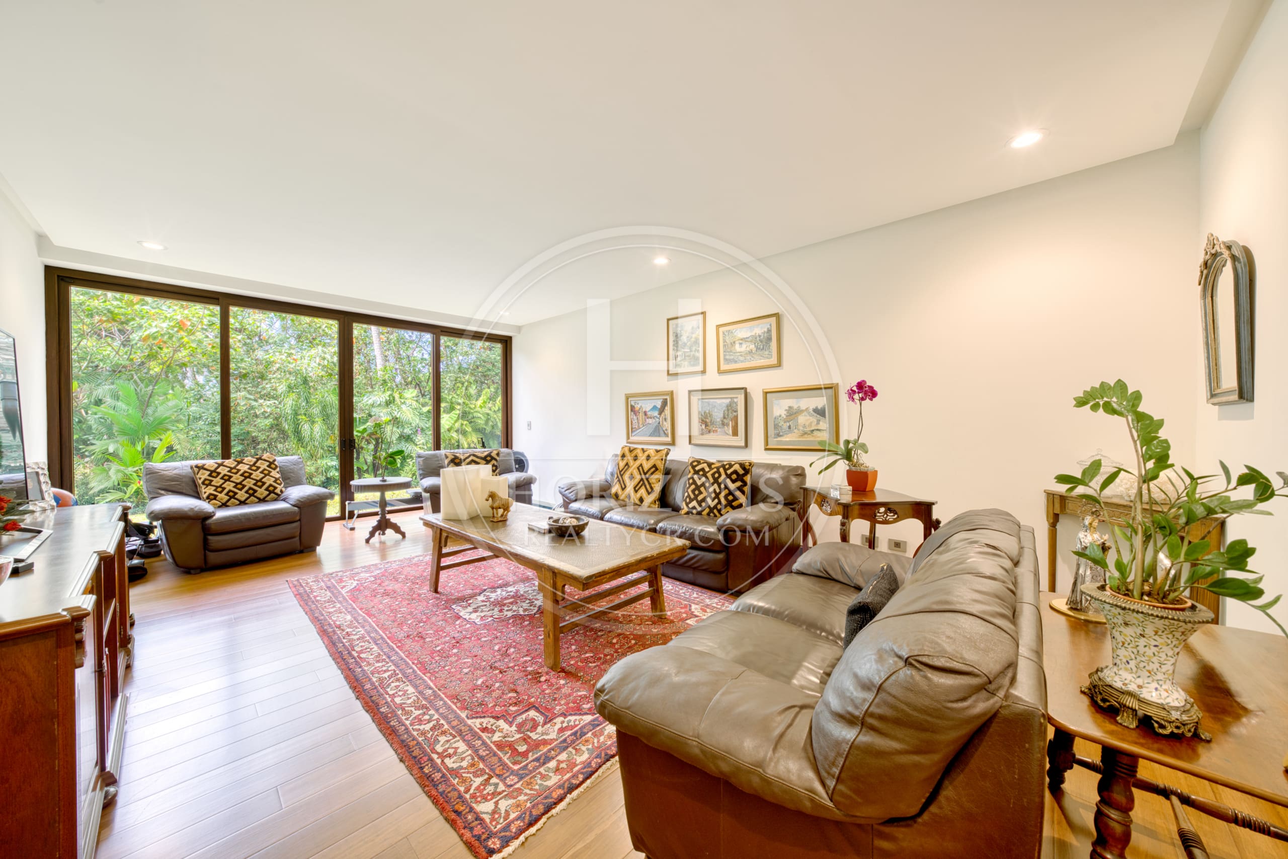 Se Vende Casa de Lujo en Condominio Hacienda Gregal 4 Habitaciones 1,800 m² de Terreno noj1273or