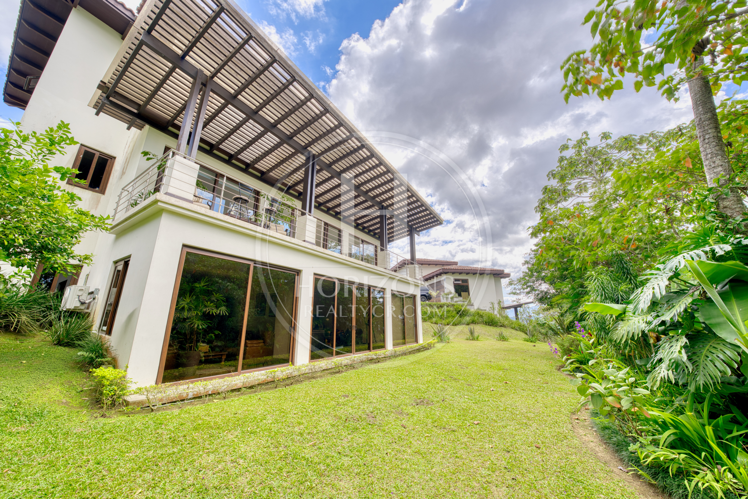 Se Vende Casa de Lujo en Condominio Hacienda Gregal 4 Habitaciones 1,800 m² de Terreno noj1273or