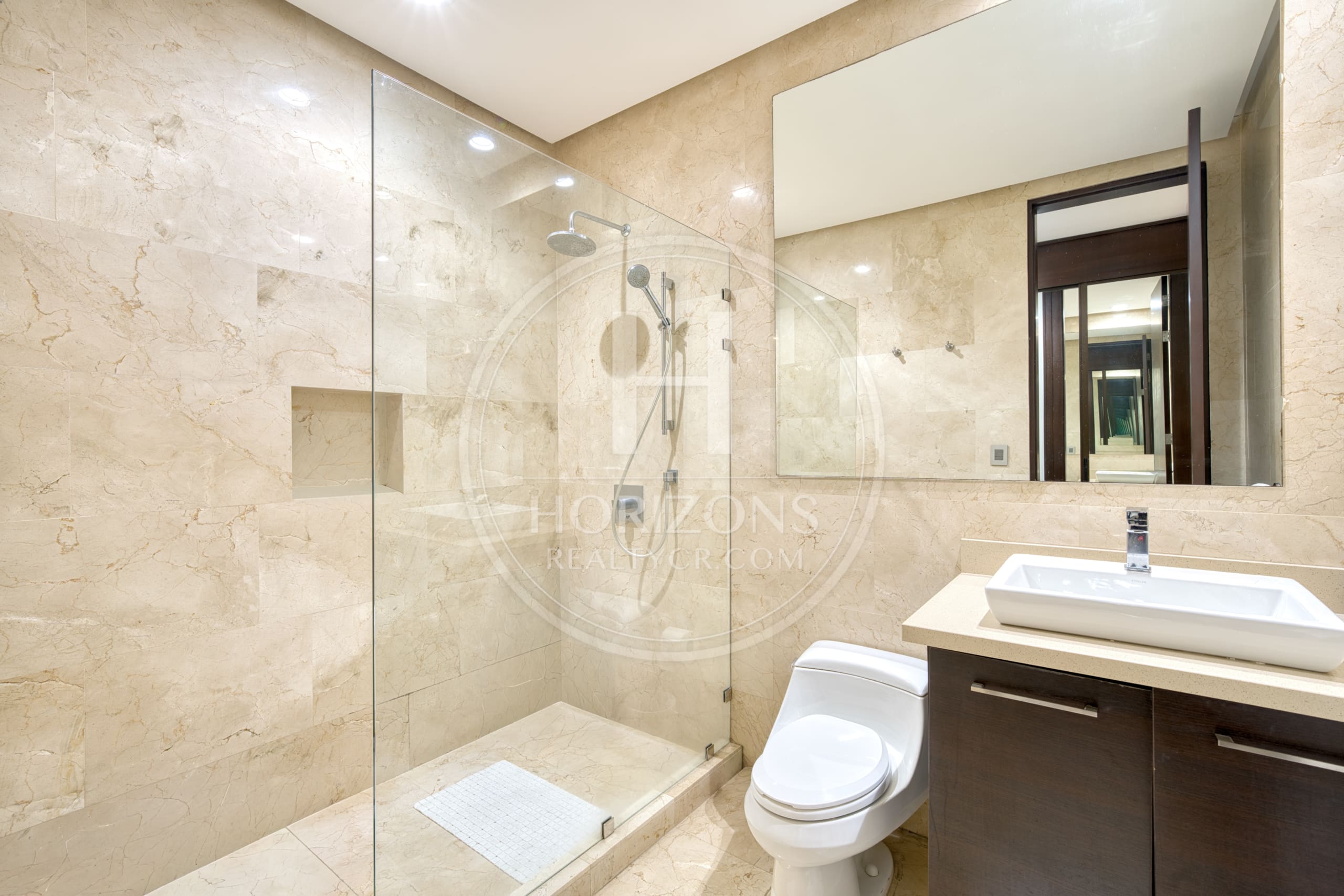 Se Vende Casa de Lujo en Condominio Hacienda Gregal 4 Habitaciones 1,800 m² de Terreno noj1273or