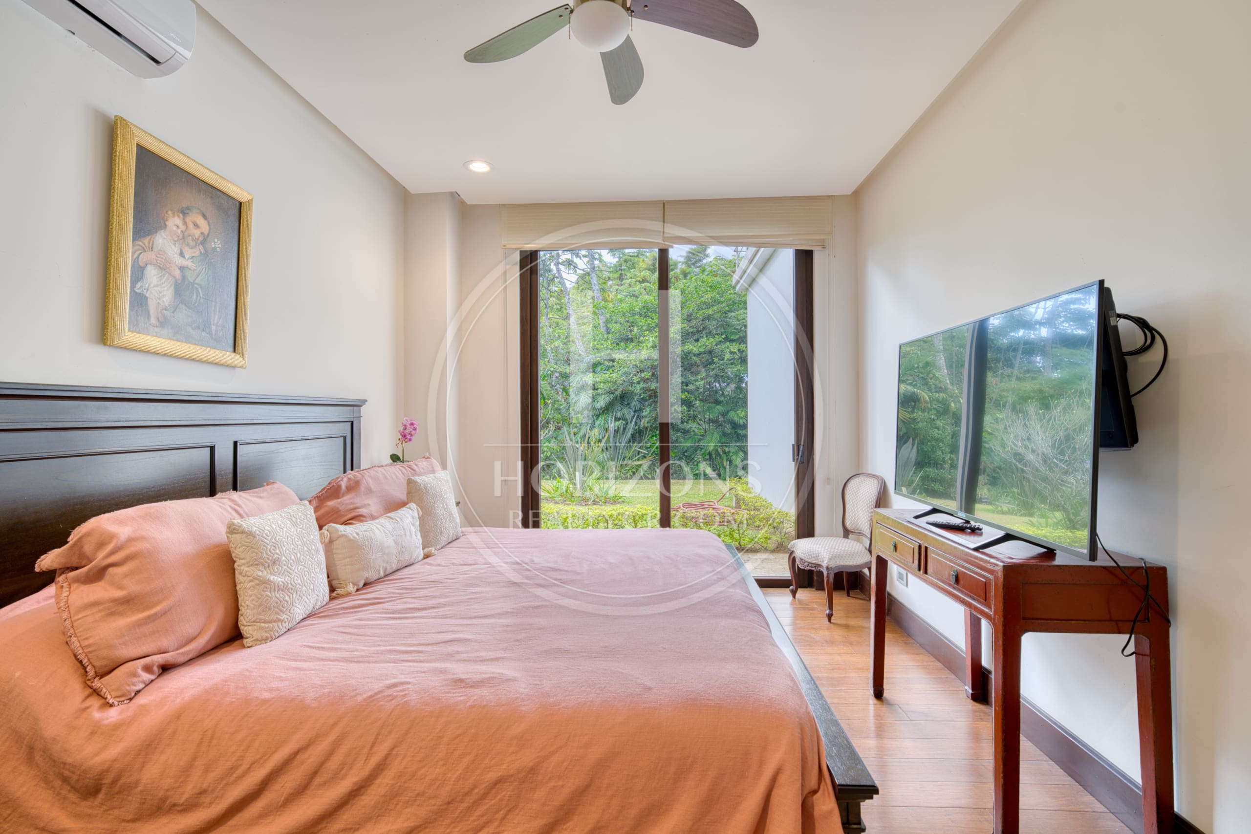 Se Vende Casa de Lujo en Condominio Hacienda Gregal 4 Habitaciones 1,800 m² de Terreno noj1273or
