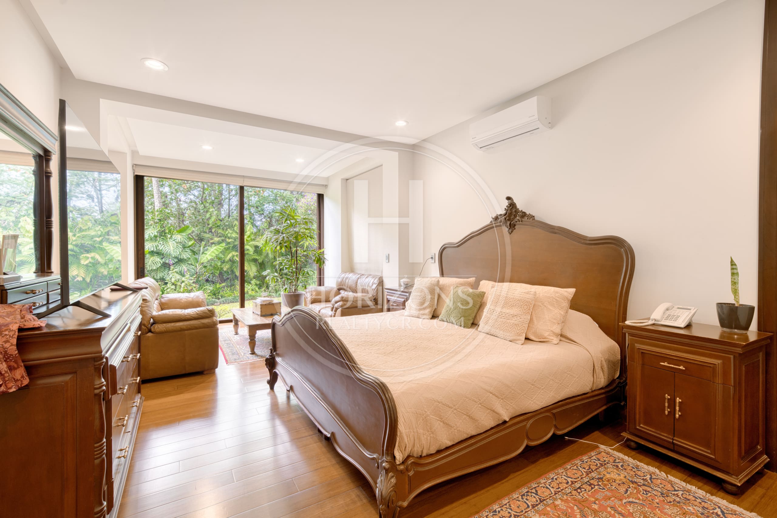 Se Vende Casa de Lujo en Condominio Hacienda Gregal 4 Habitaciones 1,800 m² de Terreno noj1273or