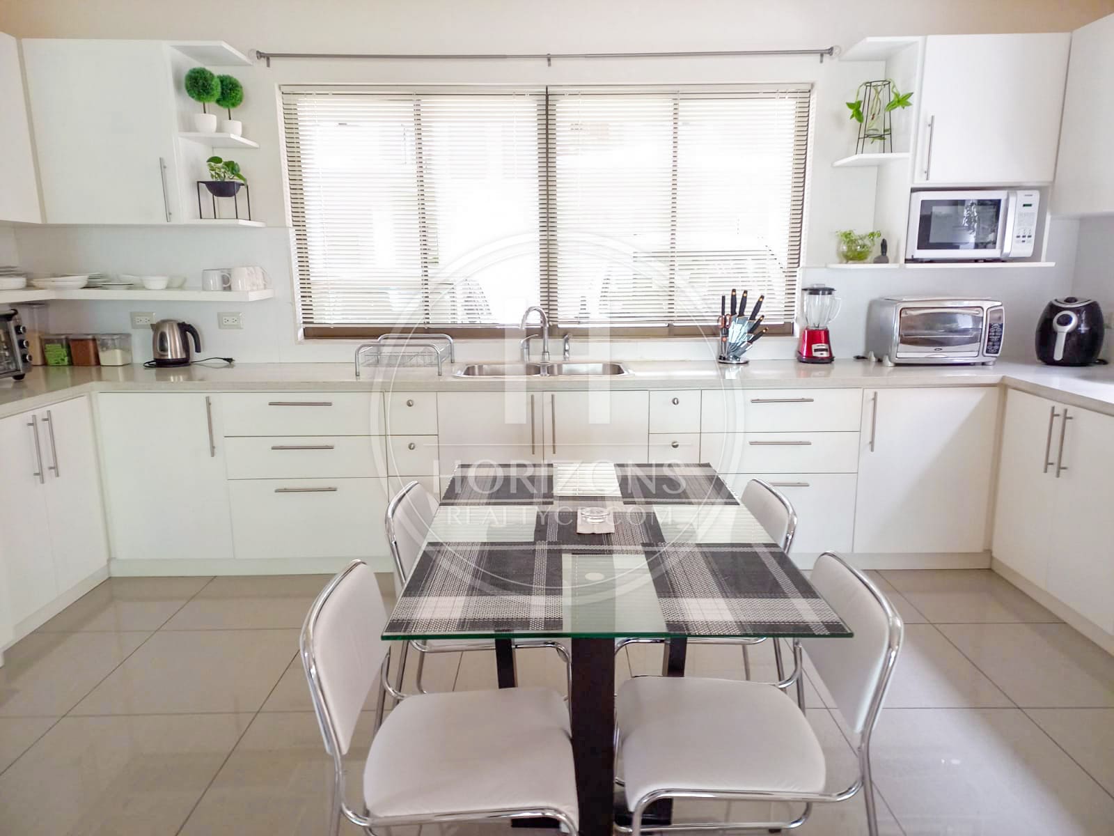 Se Vende Casa Con Jardín en Residencial Altamonte Curridabat 4 Habitaciones noj1270sb