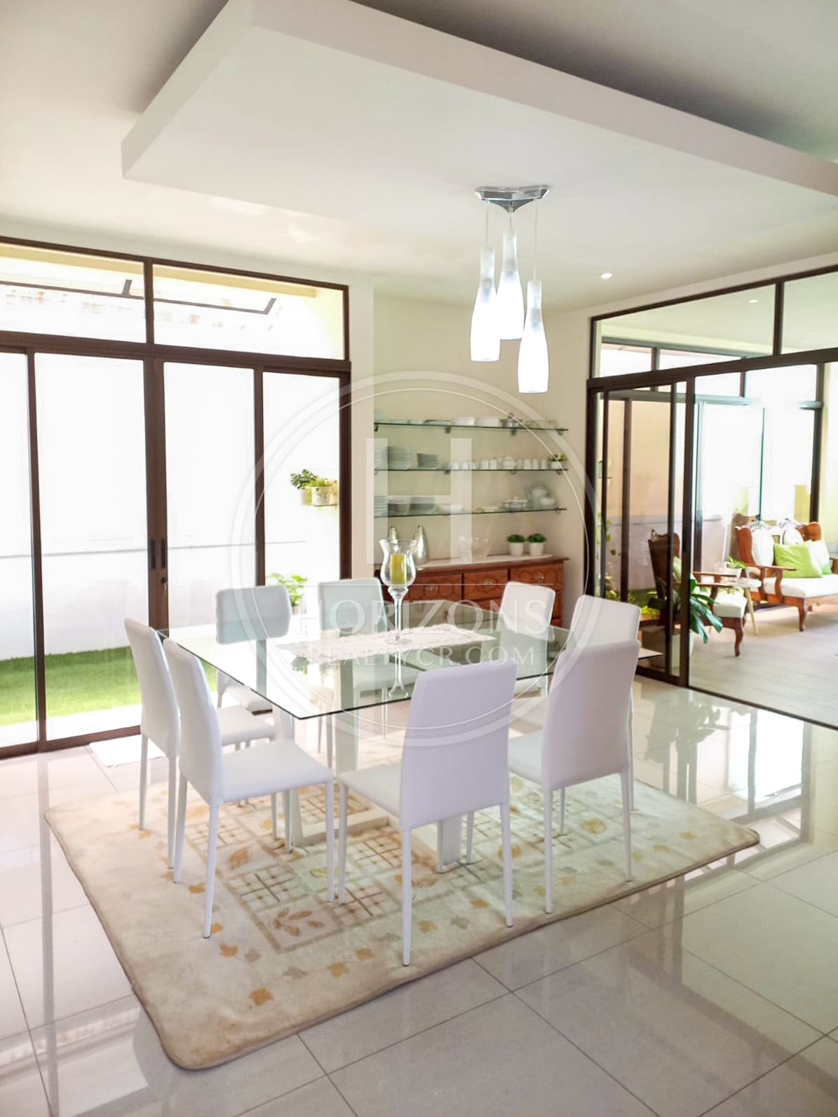 Se Vende Casa Con Jardín en Residencial Altamonte Curridabat 4 Habitaciones noj1270sb