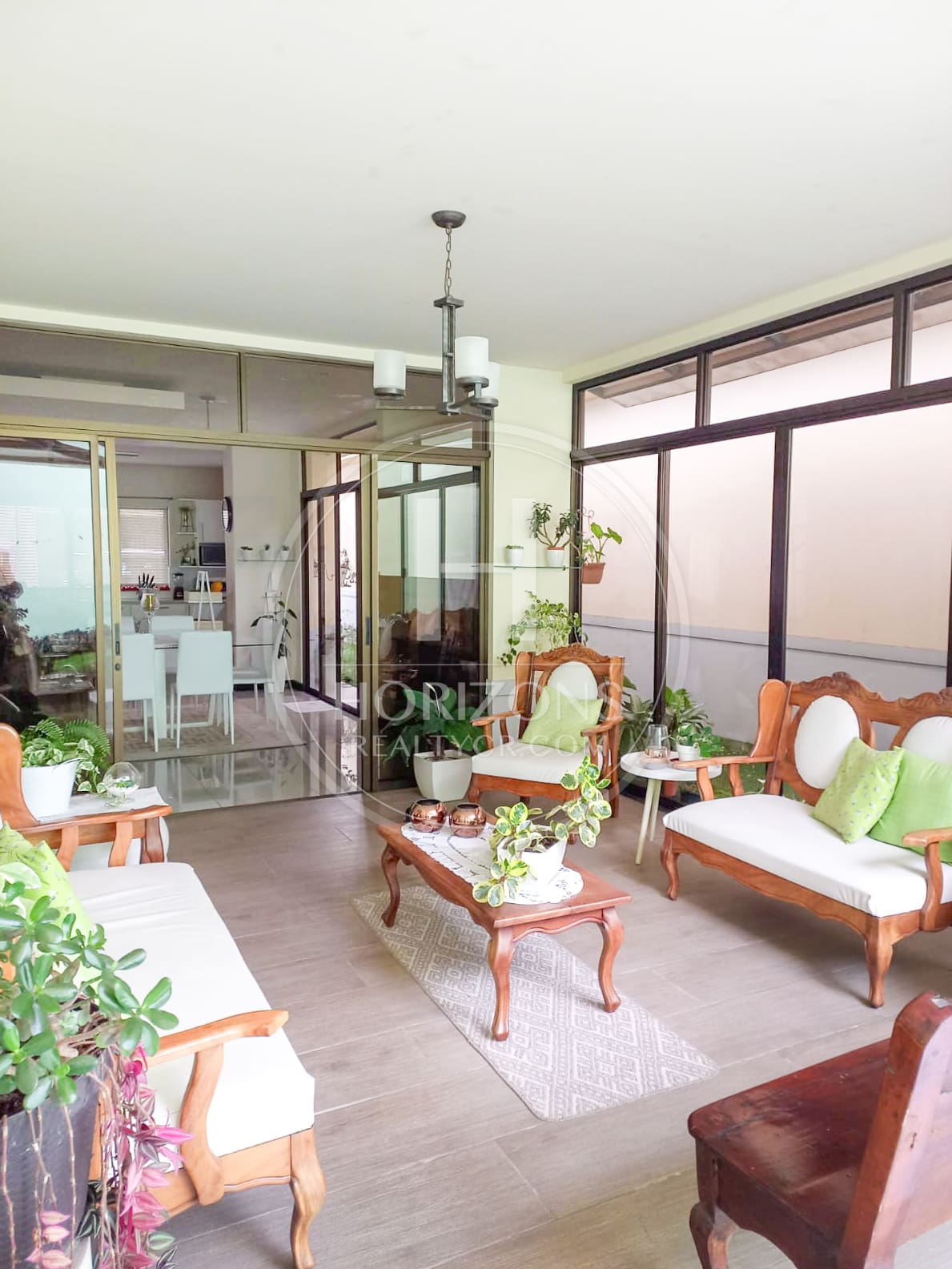 Se Vende Casa Con Jardín en Residencial Altamonte Curridabat 4 Habitaciones noj1270sb