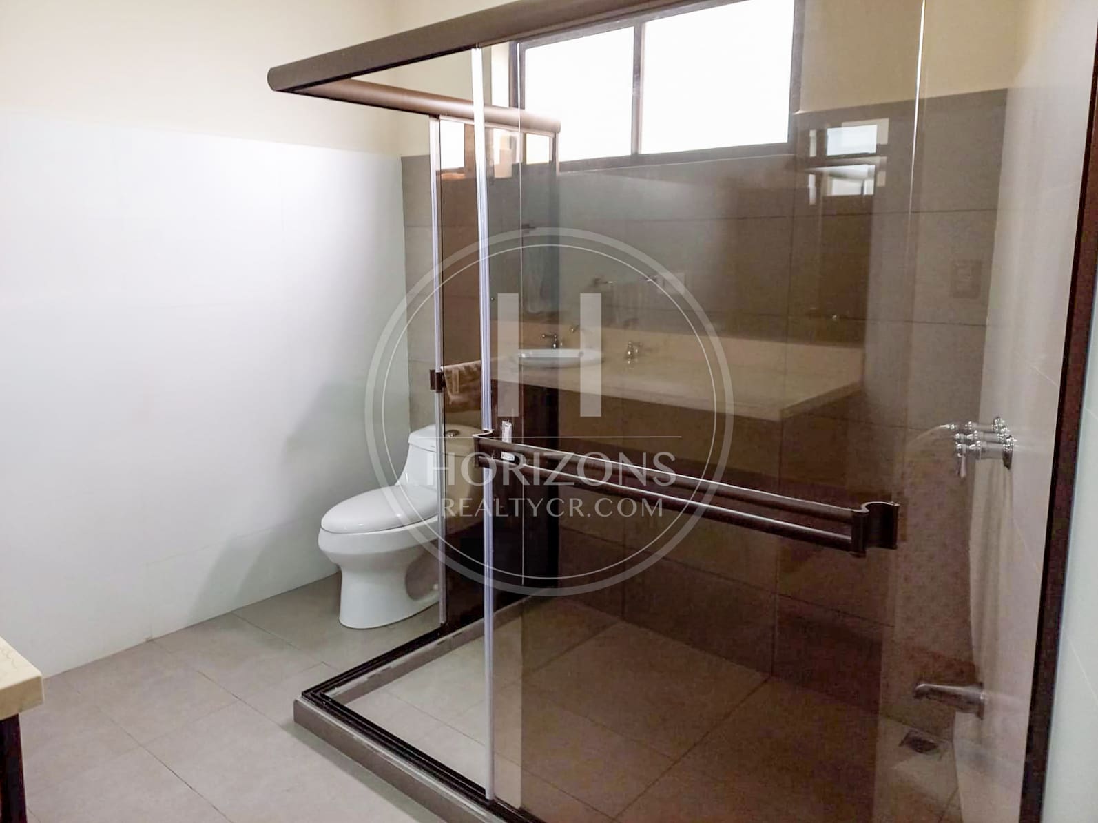 Se Vende Casa Con Jardín en Residencial Altamonte Curridabat 4 Habitaciones noj1270sb