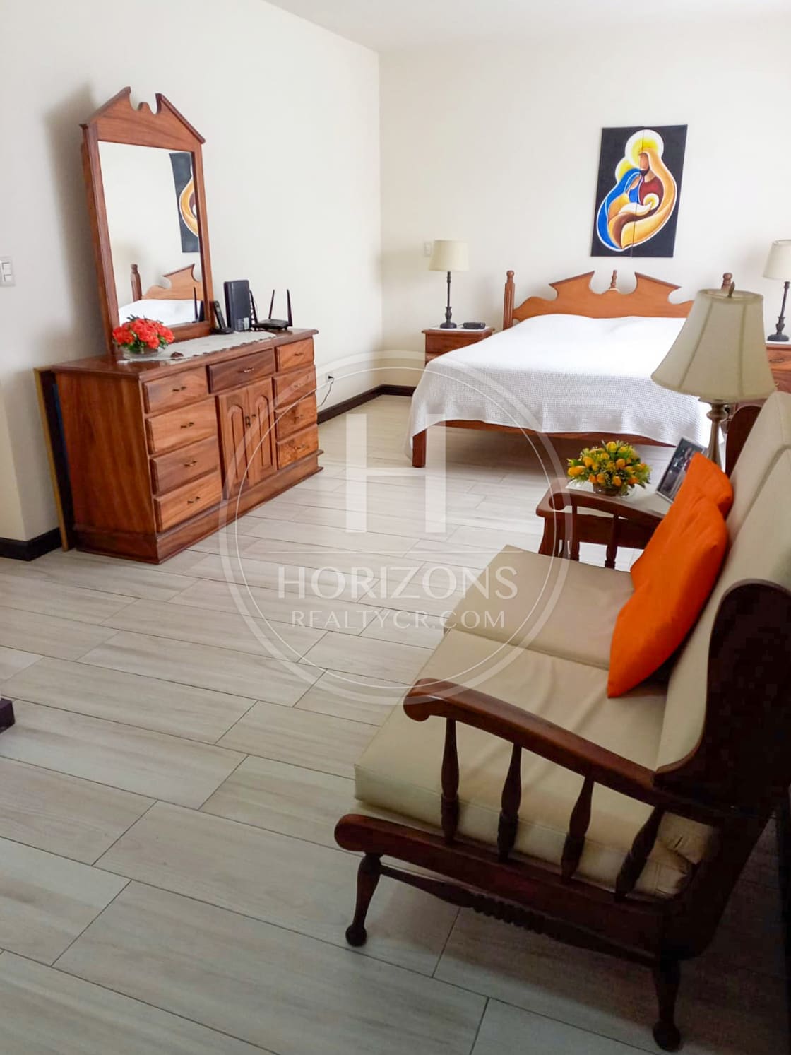 Se Vende Casa Con Jardín en Residencial Altamonte Curridabat 4 Habitaciones noj1270sb