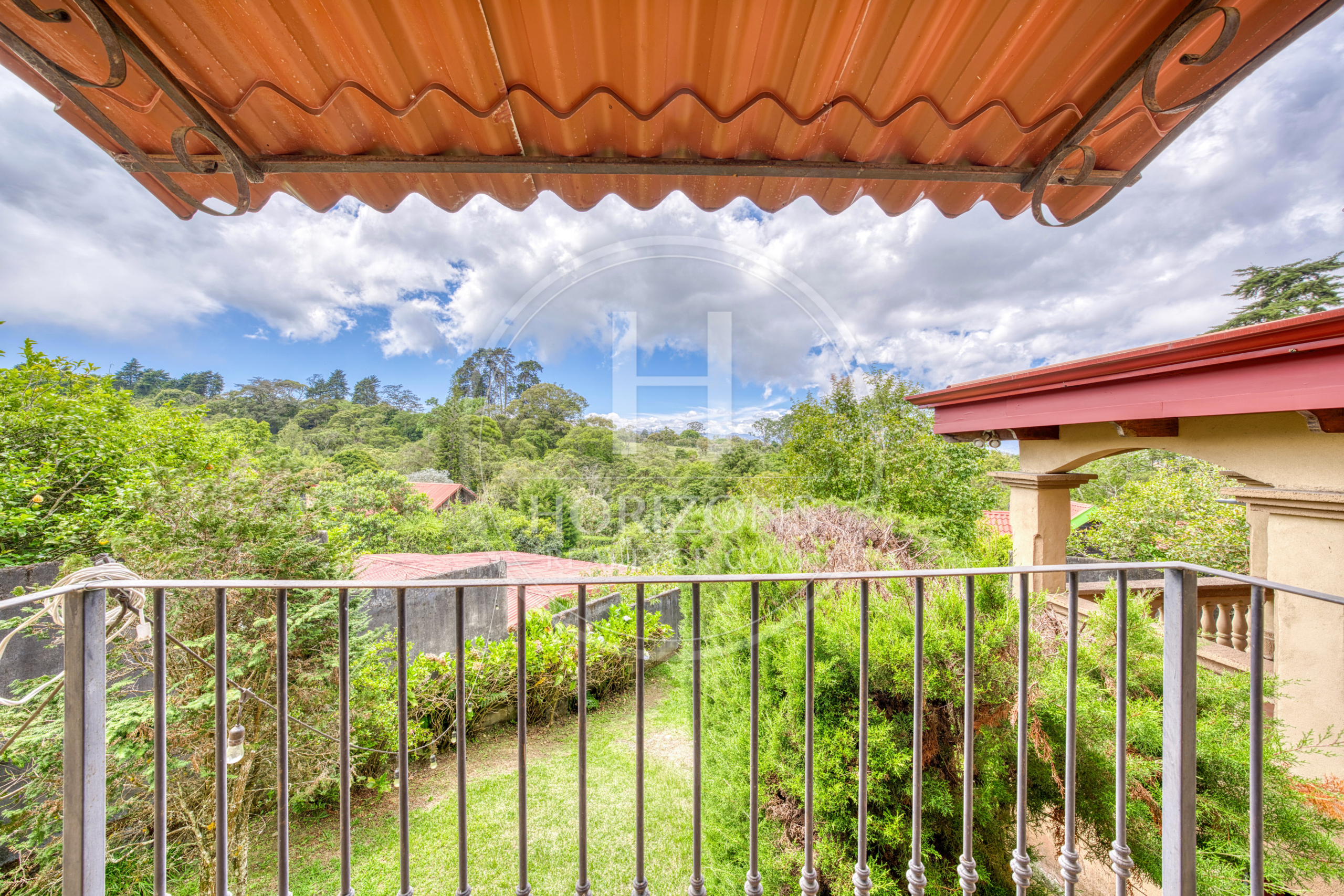 Casa en Venta en Residencial Los Alpes Coronado con Jardín Amplio 697 m² de Terreno y 4 Habitaciones noj1268jb
