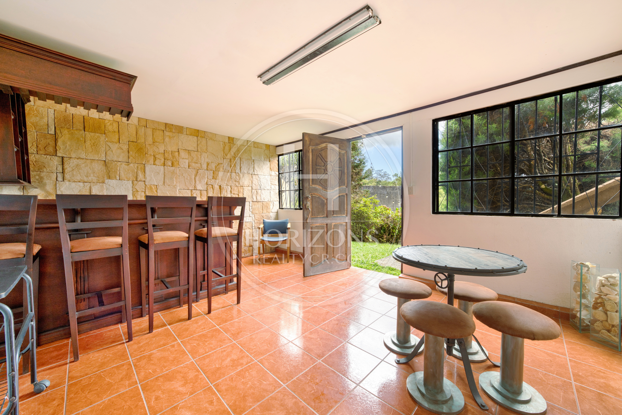 Casa en Venta en Residencial Los Alpes Coronado con Jardín Amplio 697 m² de Terreno y 4 Habitaciones noj1268jb