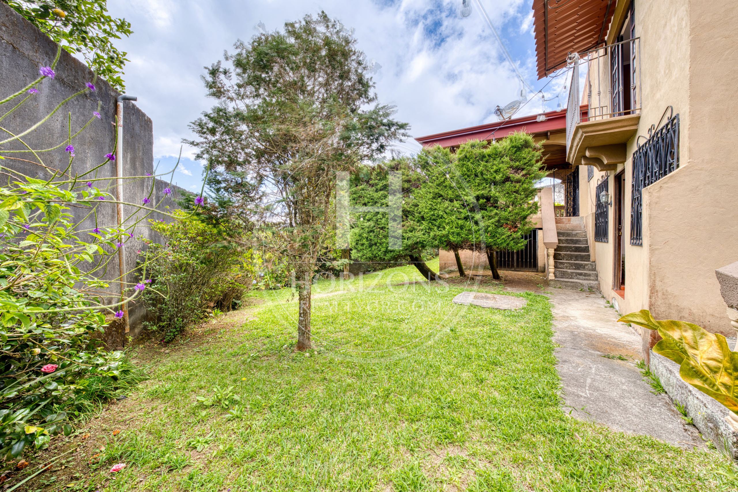 Casa en Venta en Residencial Los Alpes Coronado con Jardín Amplio 697 m² de Terreno y 4 Habitaciones noj1268jb