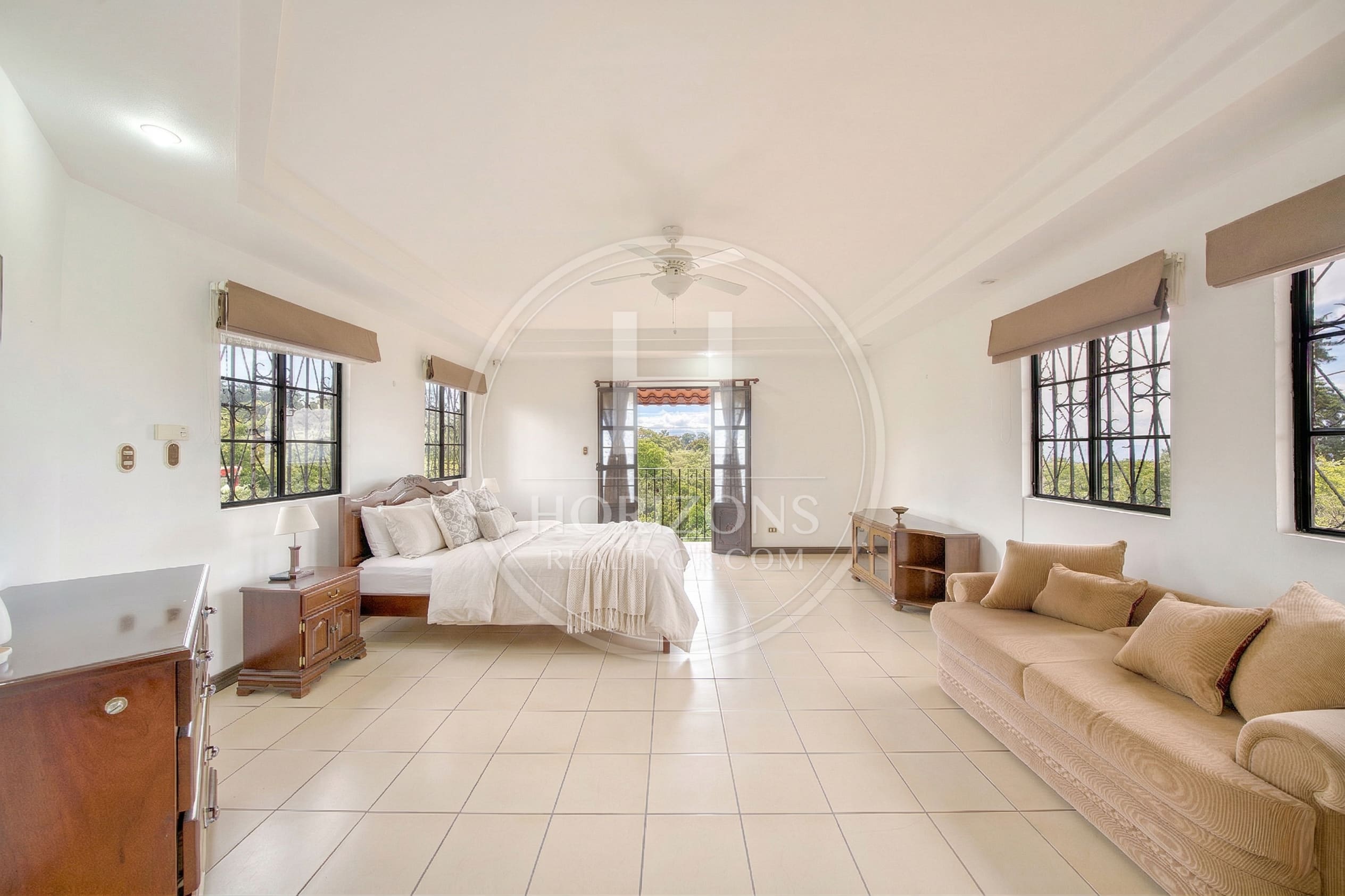Casa en Venta en Residencial Los Alpes Coronado con Jardín Amplio 697 m² de Terreno y 4 Habitaciones noj1268jb