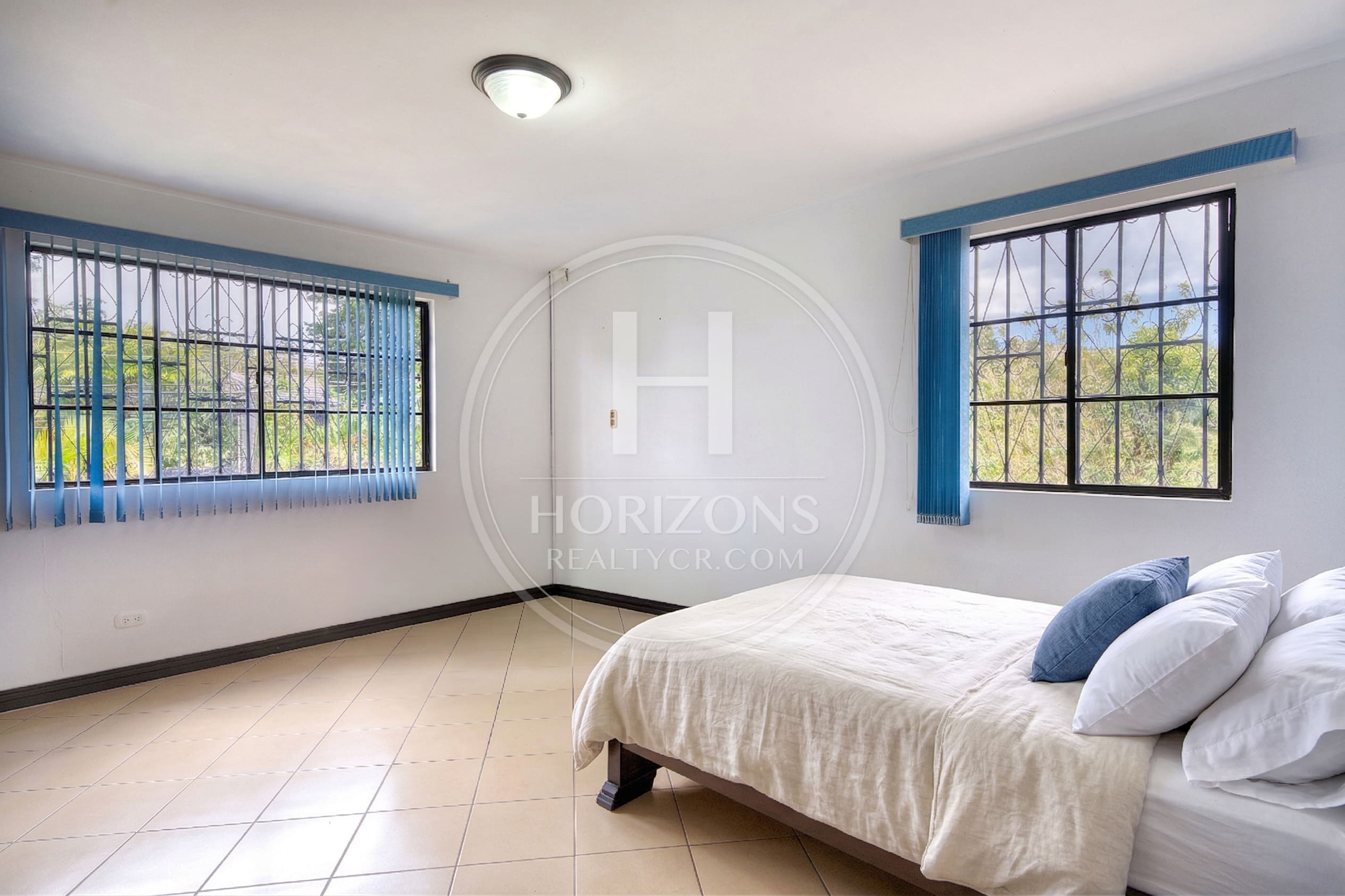 Casa en Venta en Residencial Los Alpes Coronado con Jardín Amplio 697 m² de Terreno y 4 Habitaciones noj1268jb