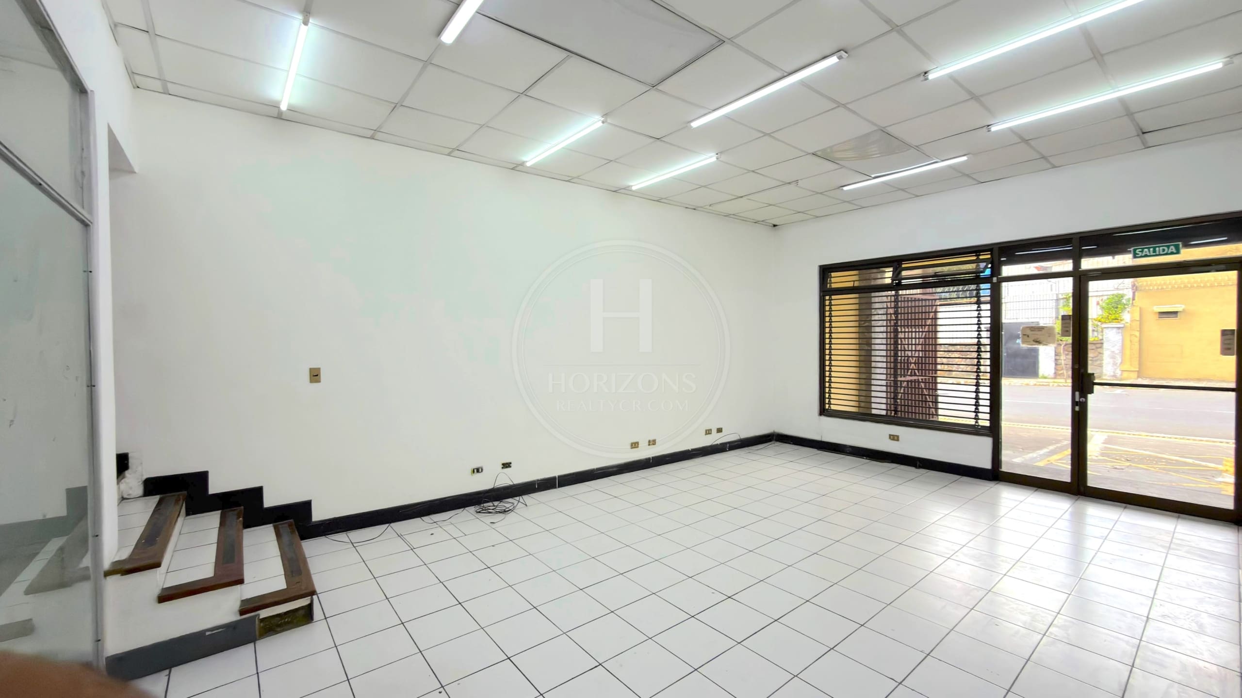 Se Alquila Local Comercial en Paseo Colón con Oficinas NJA1278JB