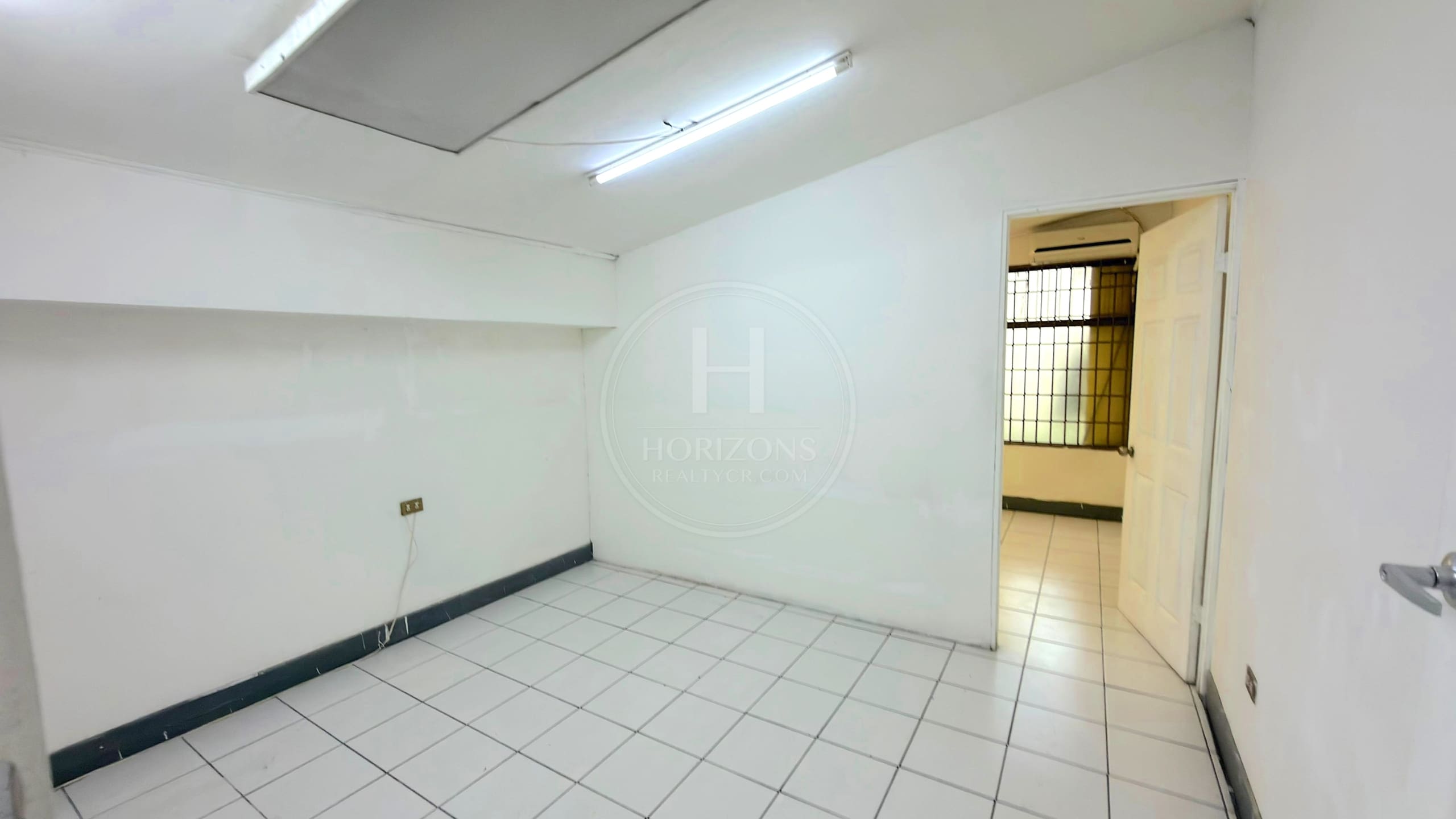 Se Alquila Local Comercial en Paseo Colón con Oficinas NJA1278JB