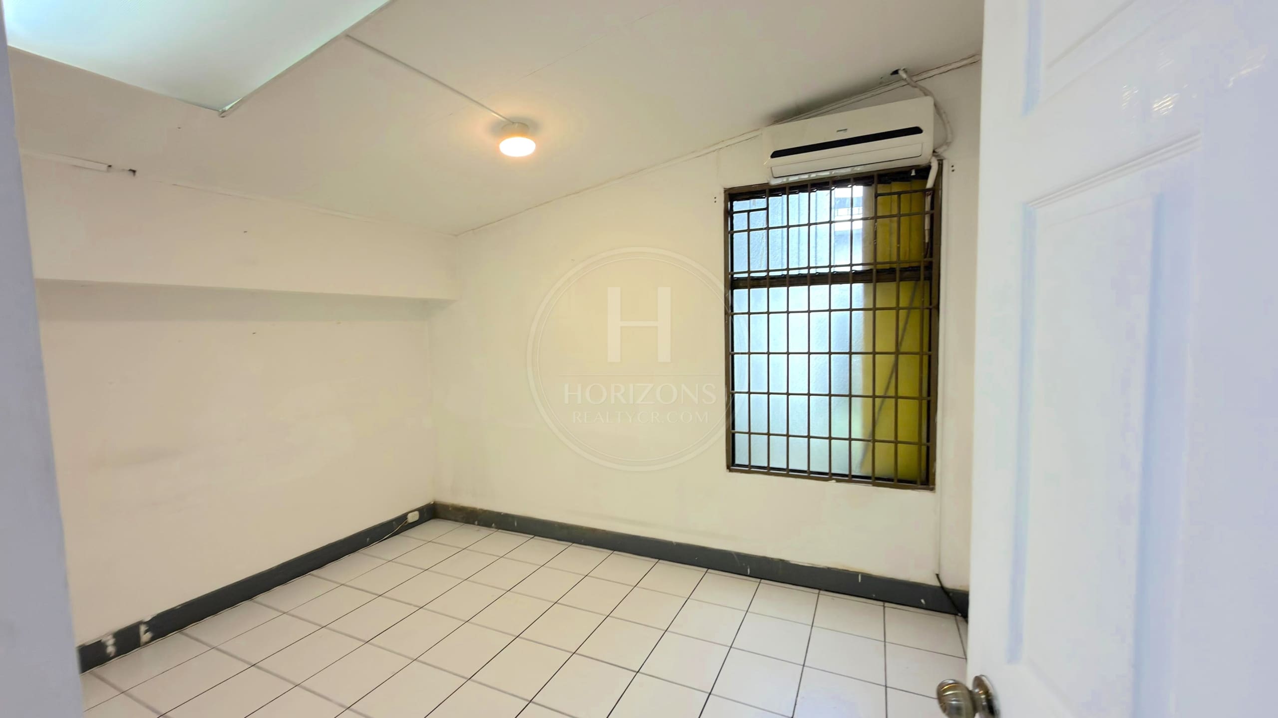 Se Alquila Local Comercial en Paseo Colón con Oficinas NJA1278JB
