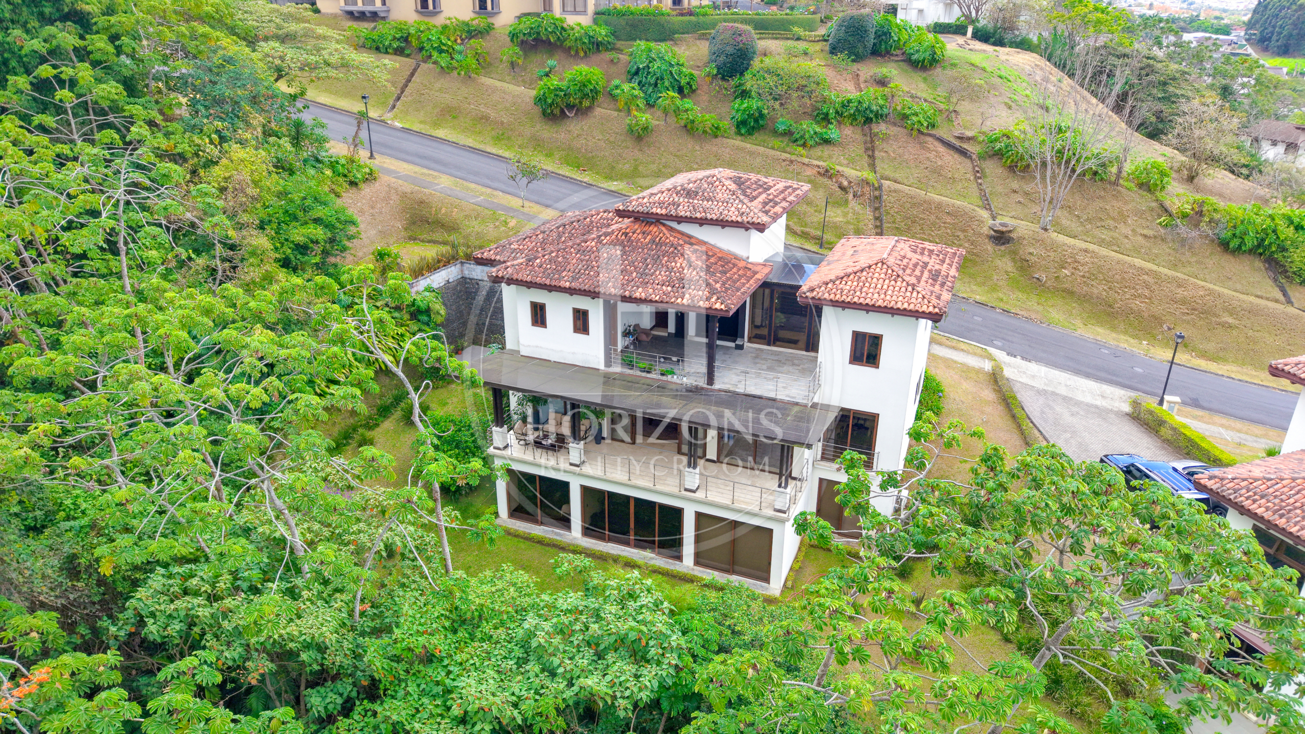 Se Vende Casa de Lujo en Condominio Hacienda Gregal 4 Habitaciones 1,800 m² de Terreno noj1273or