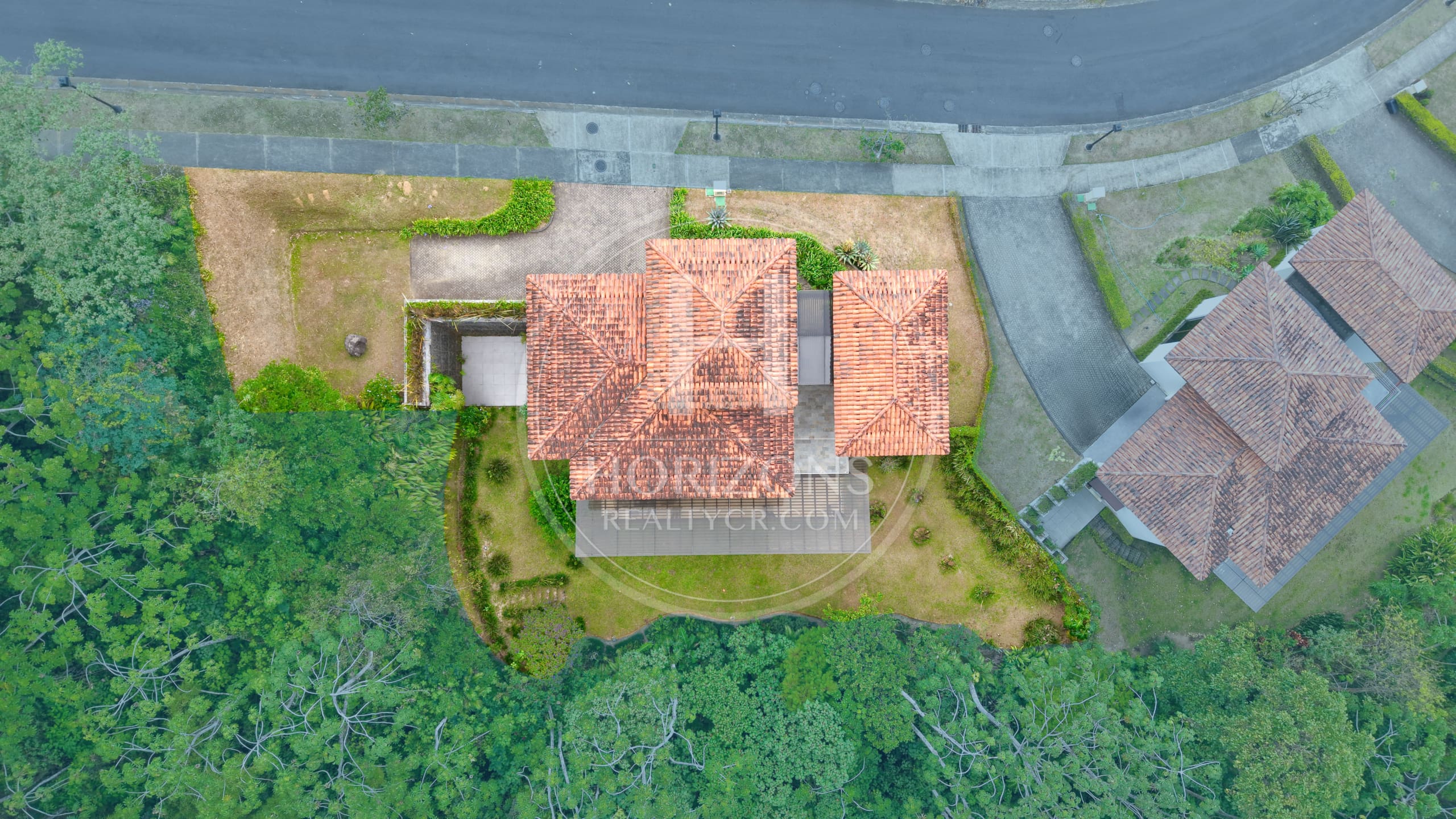 Se Vende Casa de Lujo en Condominio Hacienda Gregal 4 Habitaciones 1,800 m² de Terreno noj1273or