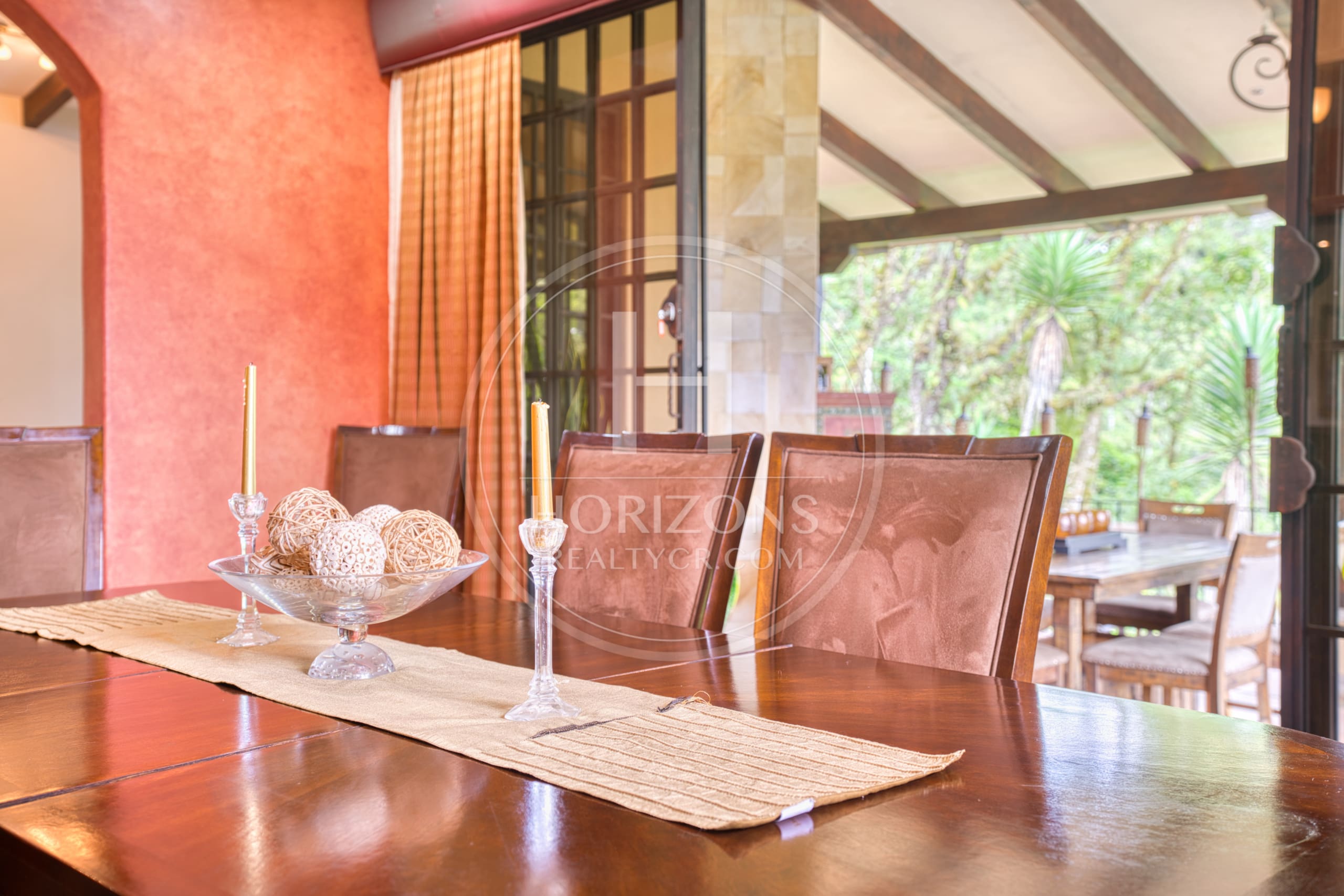 Casa de Lujo en Venta en Mata de Plátano Goicoechea con 9,258 m² de Terreno y Vistas al Valle Central noj1274jp