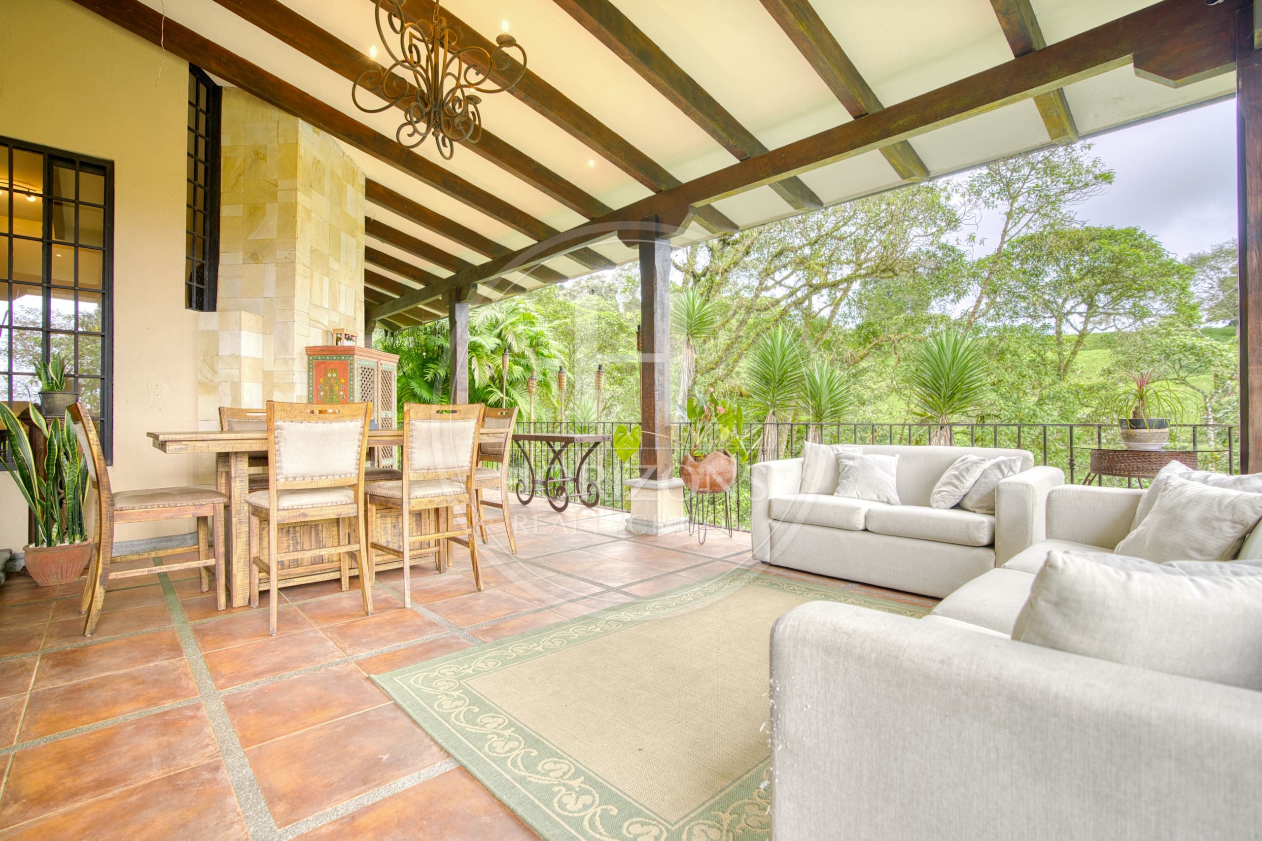 Casa de Lujo en Venta en Mata de Plátano Goicoechea con 9,258 m² de Terreno y Vistas al Valle Central noj1274jp
