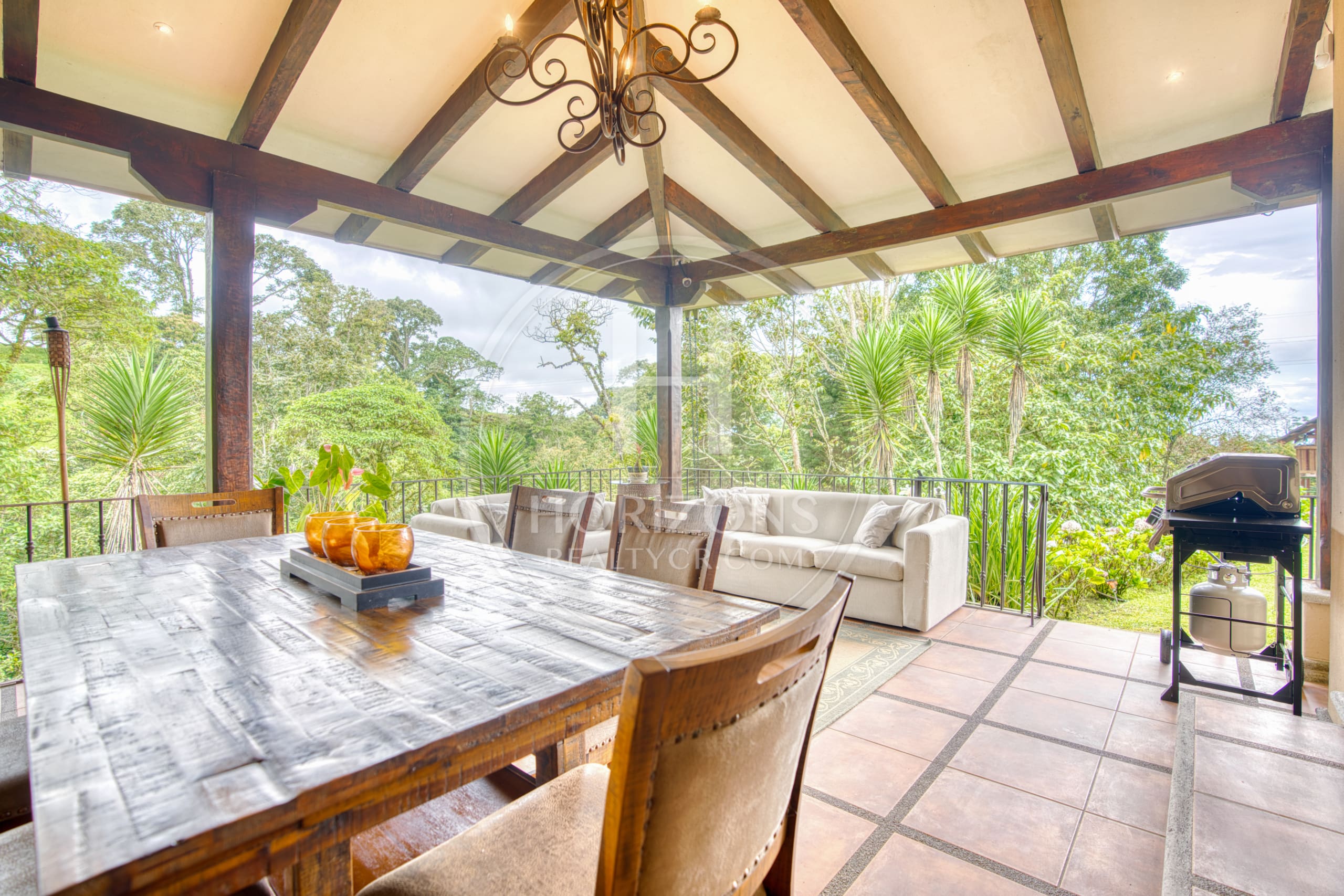 Casa de Lujo en Venta en Mata de Plátano Goicoechea con 9,258 m² de Terreno y Vistas al Valle Central noj1274jp