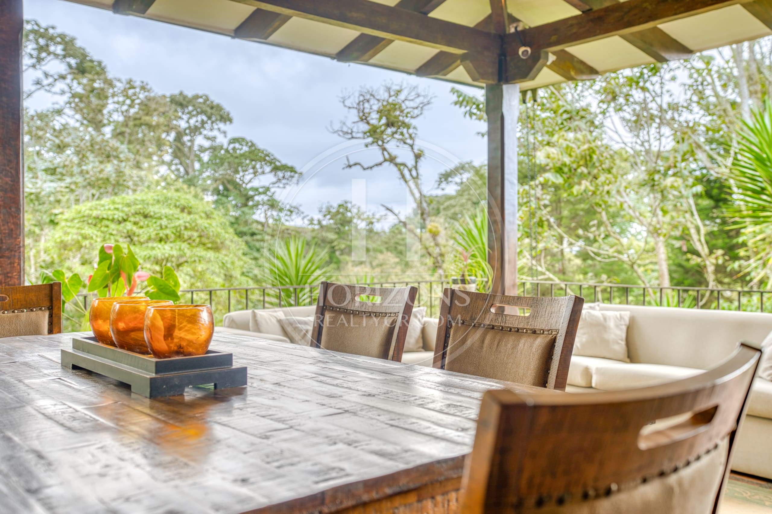 Casa de Lujo en Venta en Mata de Plátano Goicoechea con 9,258 m² de Terreno y Vistas al Valle Central noj1274jp