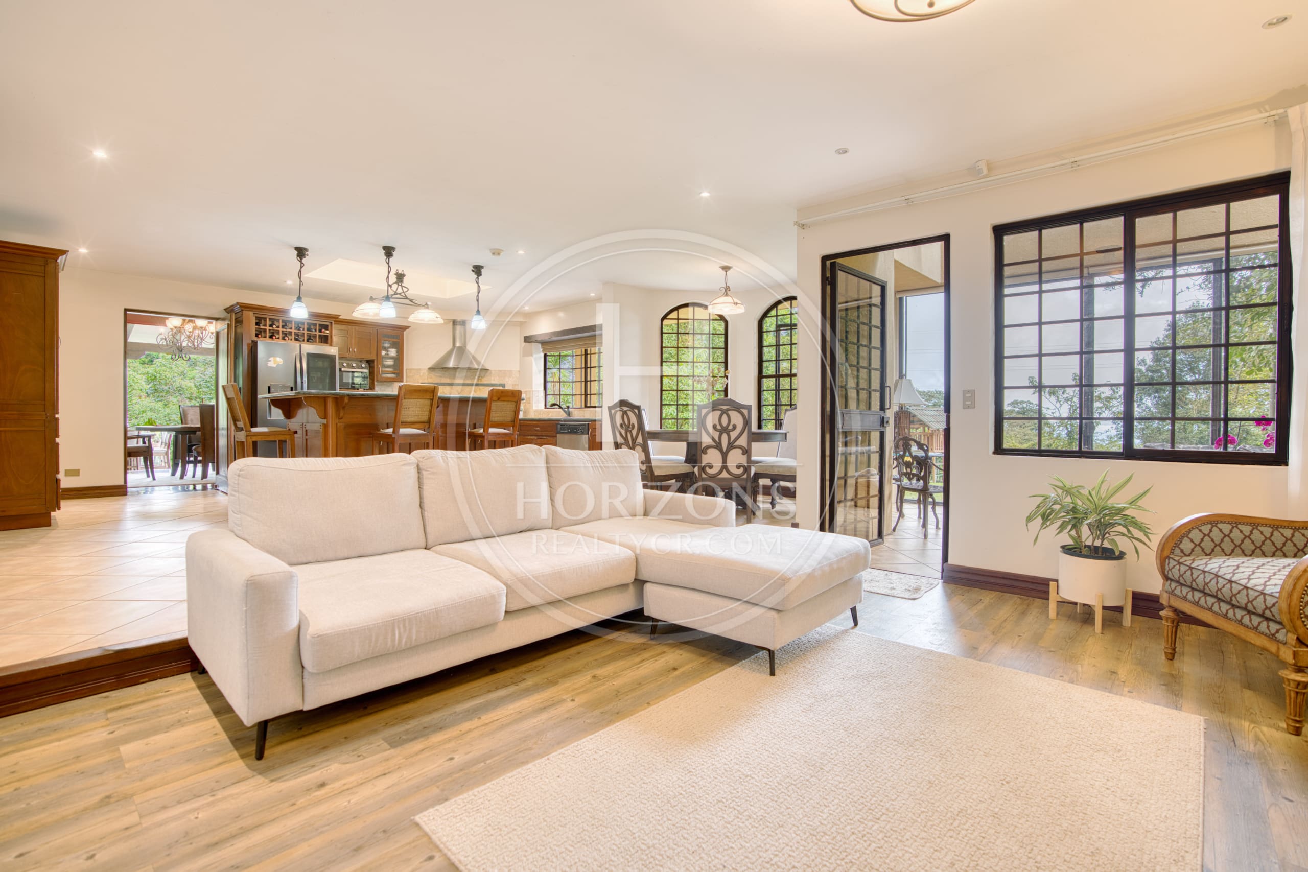Casa de Lujo en Venta en Mata de Plátano Goicoechea con 9,258 m² de Terreno y Vistas al Valle Central noj1274jp