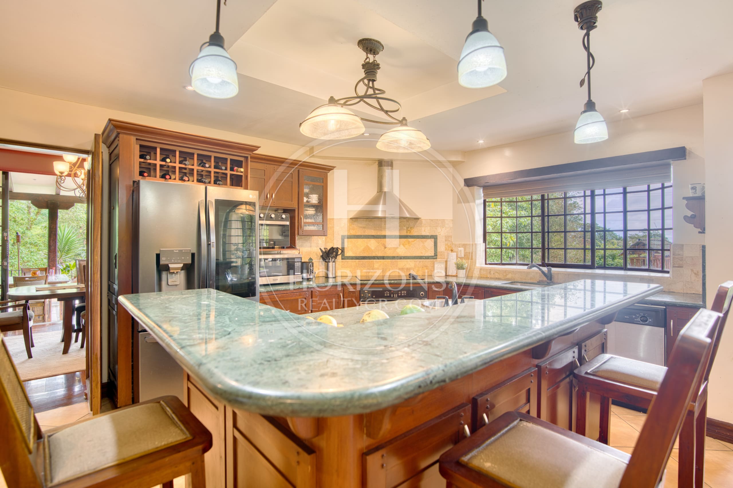 Casa de Lujo en Venta en Mata de Plátano Goicoechea con 9,258 m² de Terreno y Vistas al Valle Central noj1274jp
