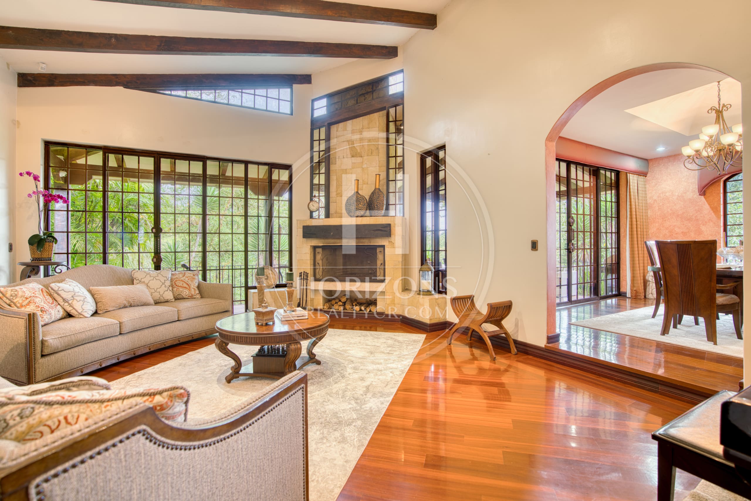 Casa de Lujo en Venta en Mata de Plátano Goicoechea con 9,258 m² de Terreno y Vistas al Valle Central noj1274jp