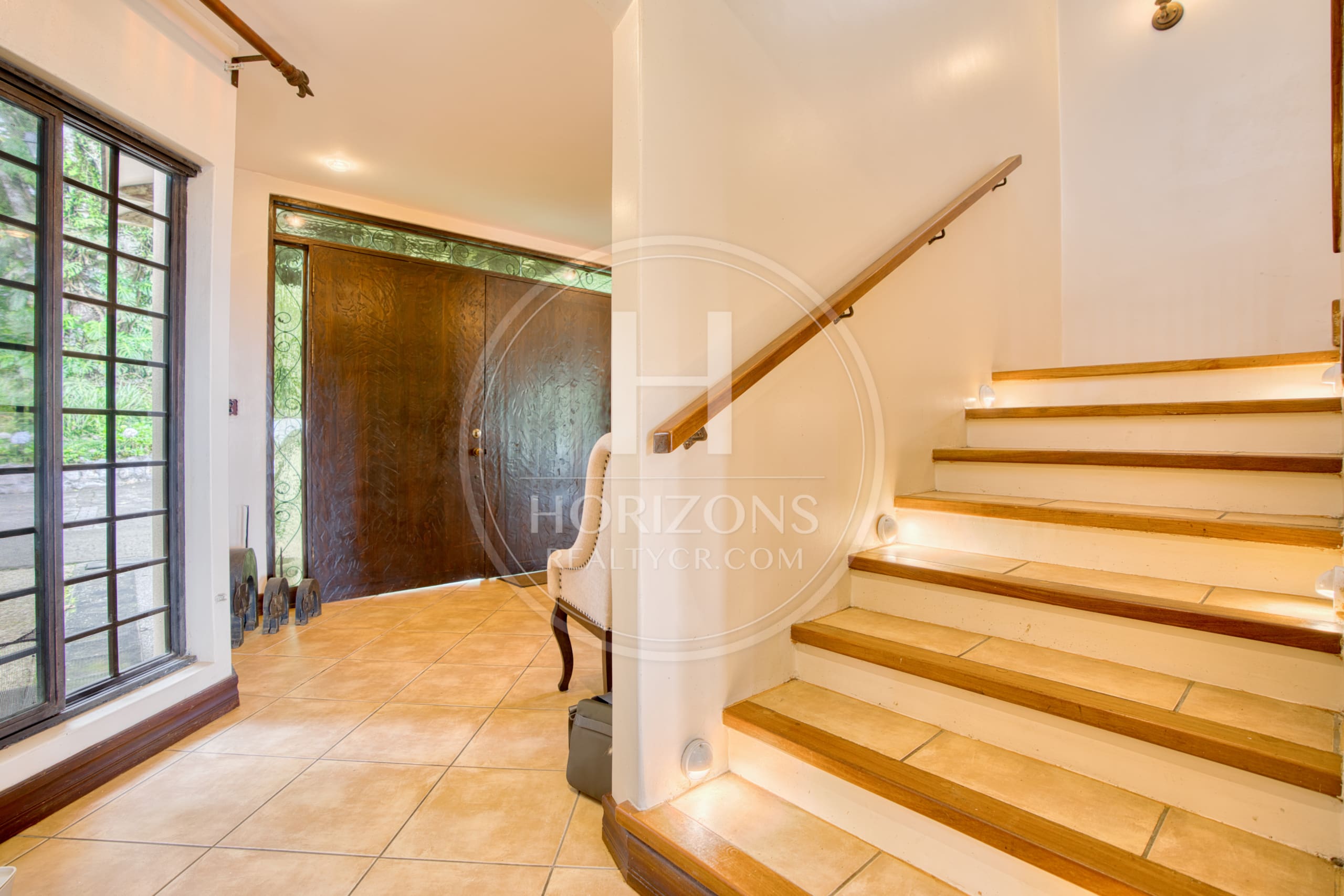 Casa de Lujo en Venta en Mata de Plátano Goicoechea con 9,258 m² de Terreno y Vistas al Valle Central noj1274jp