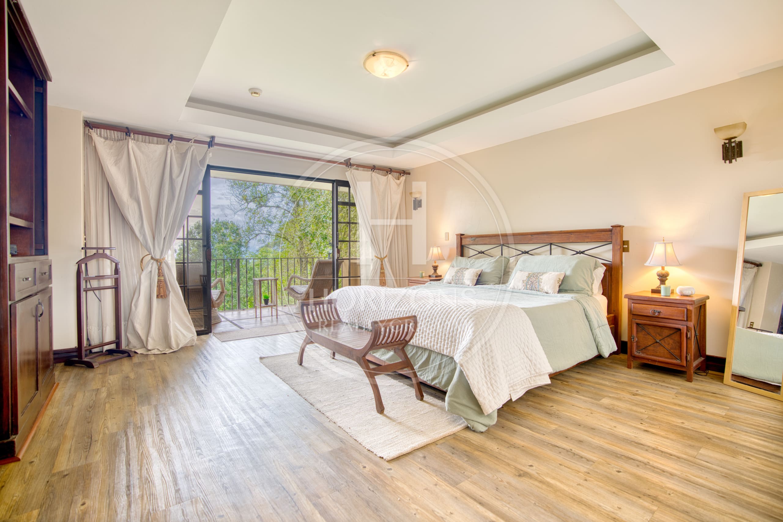 Casa de Lujo en Venta en Mata de Plátano Goicoechea con 9,258 m² de Terreno y Vistas al Valle Central noj1274jp