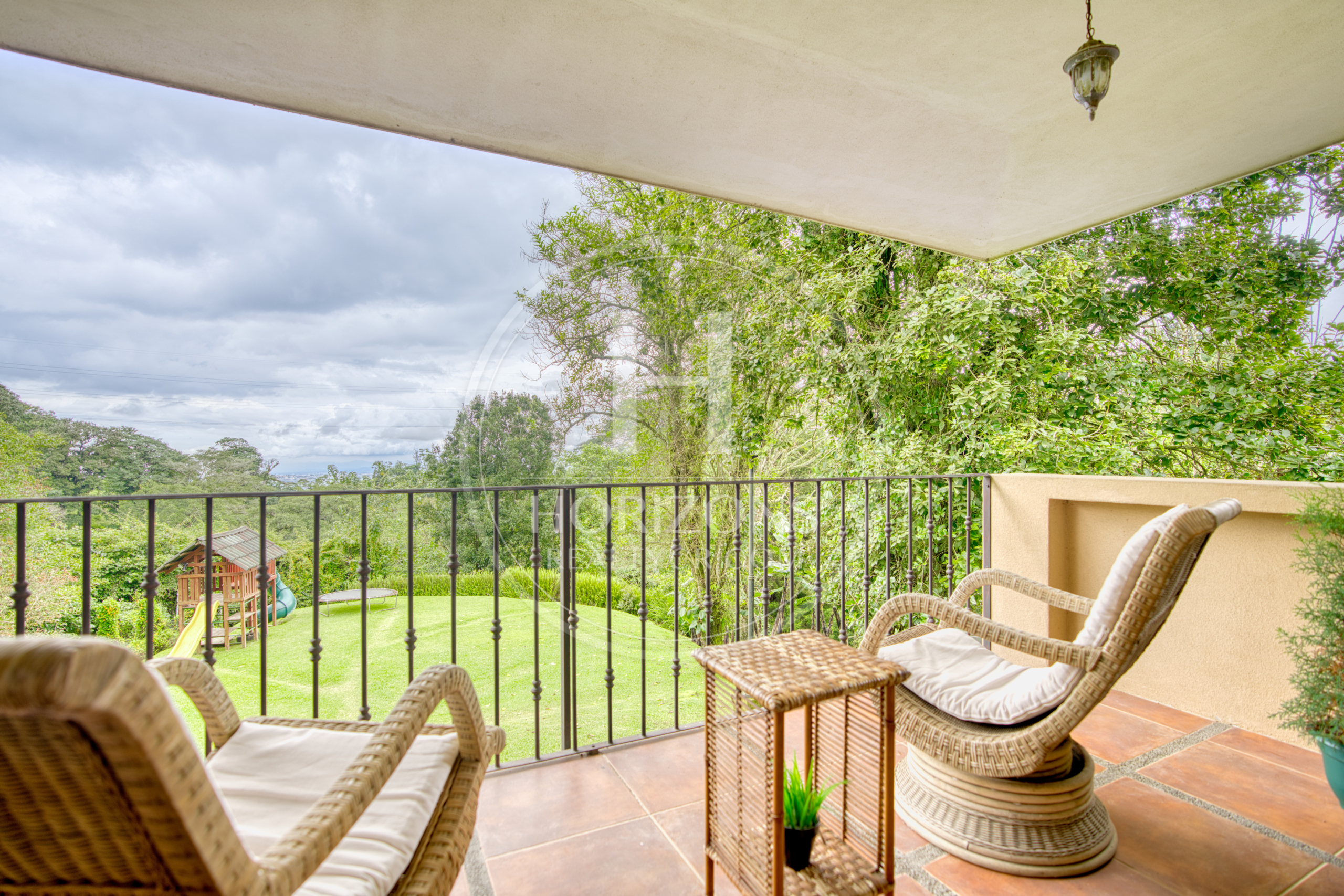 Casa de Lujo en Venta en Mata de Plátano Goicoechea con 9,258 m² de Terreno y Vistas al Valle Central noj1274jp