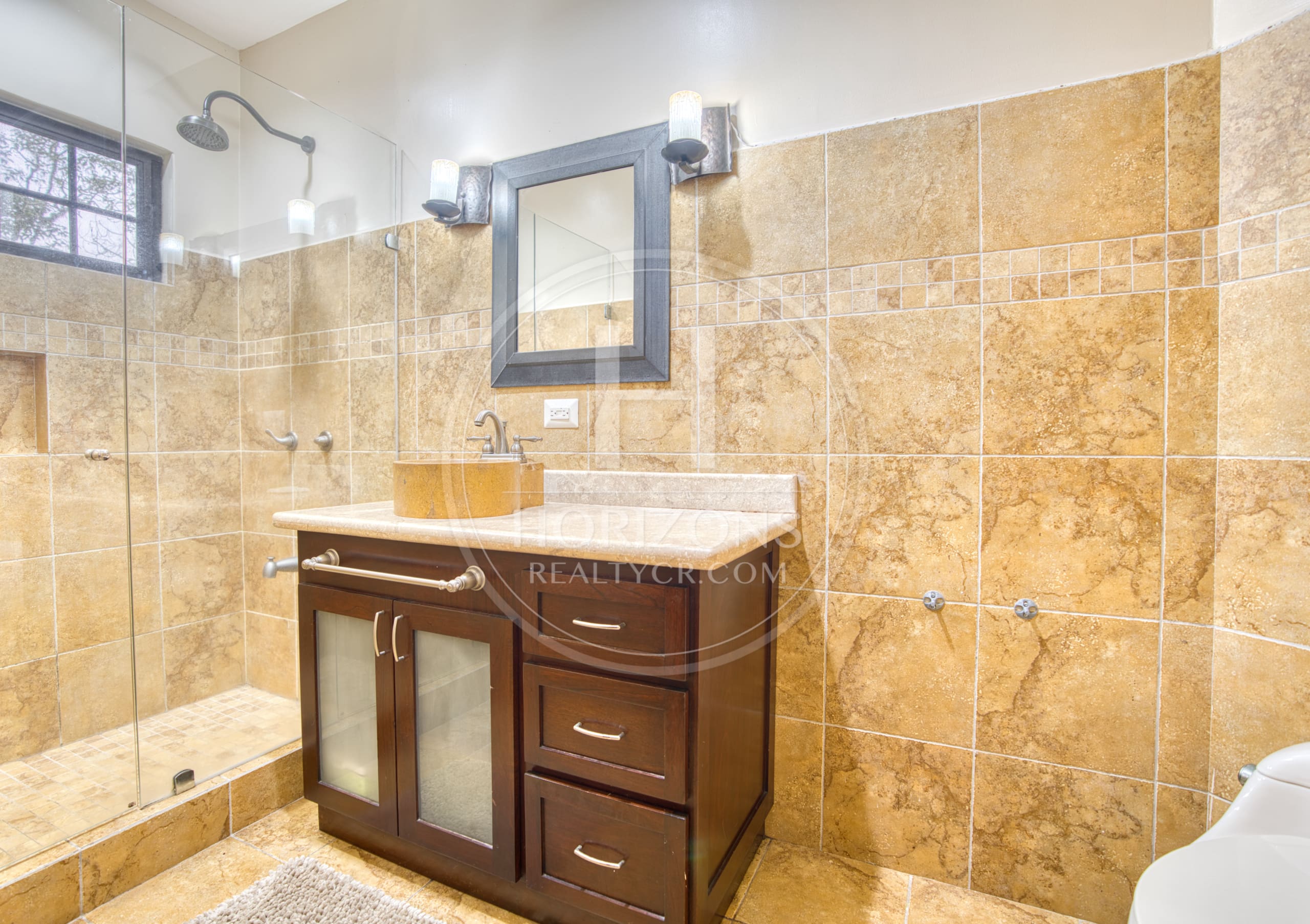Casa de Lujo en Venta en Mata de Plátano Goicoechea con 9,258 m² de Terreno y Vistas al Valle Central noj1274jp