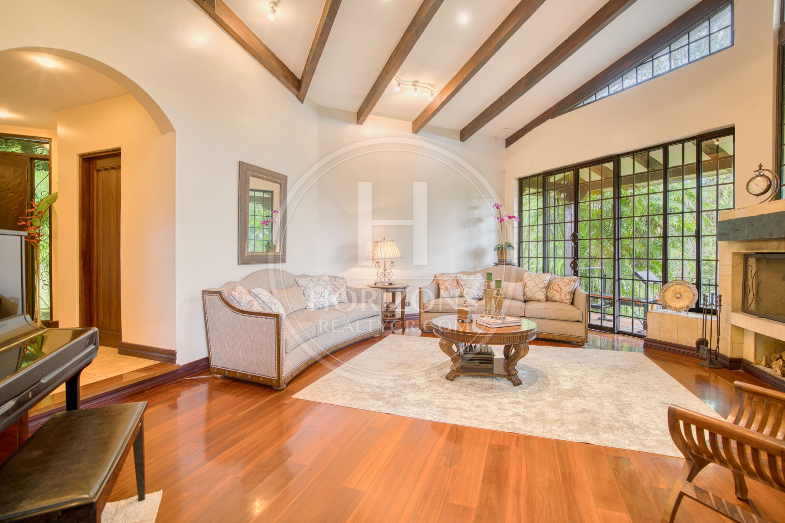 Casa de Lujo en Venta en Mata de Plátano Goicoechea con 9,258 m² de Terreno y Vistas al Valle Central noj1274jp