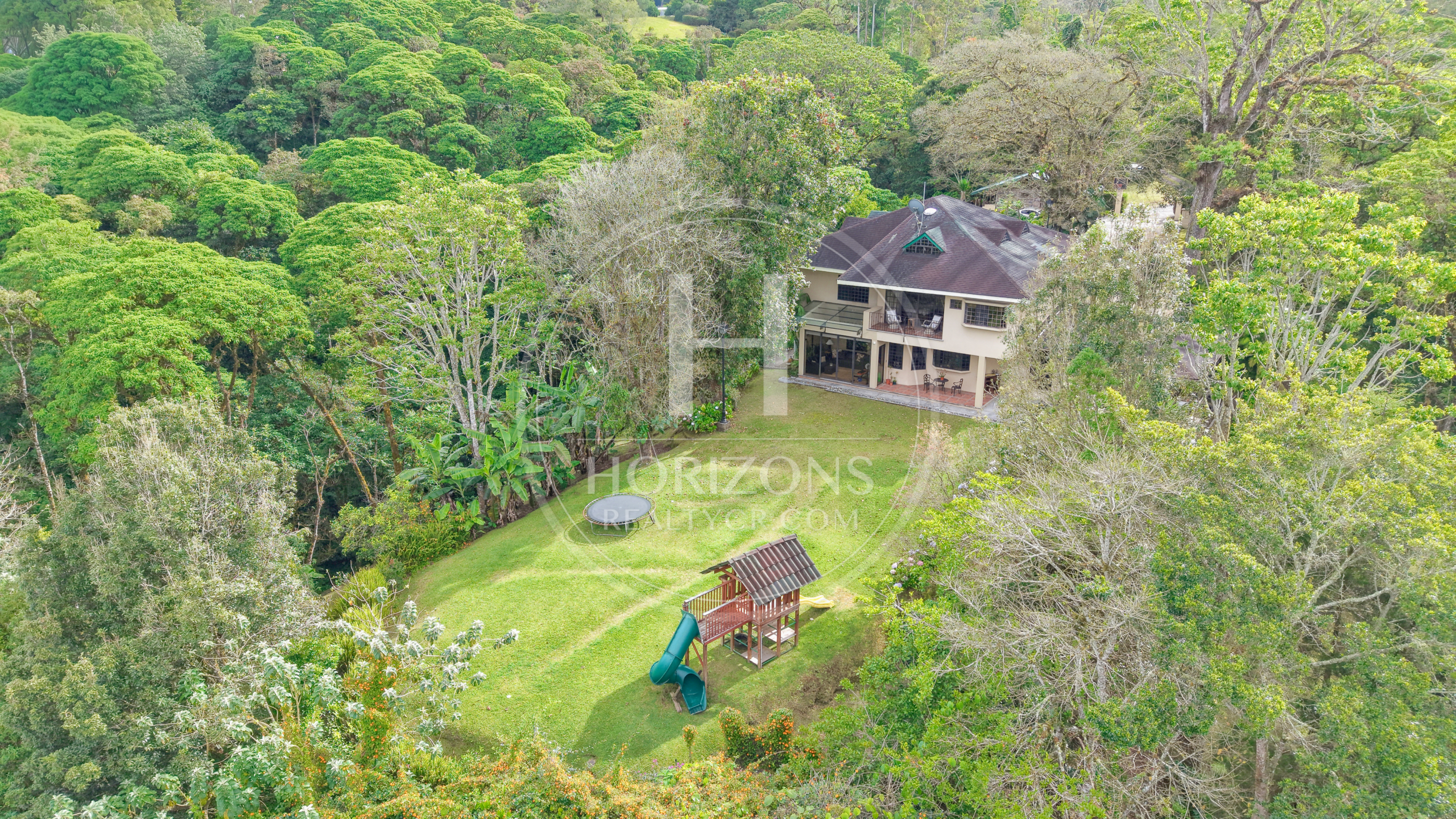 Casa de Lujo en Venta en Mata de Plátano Goicoechea con 9,258 m² de Terreno y Vistas al Valle Central noj1274jp