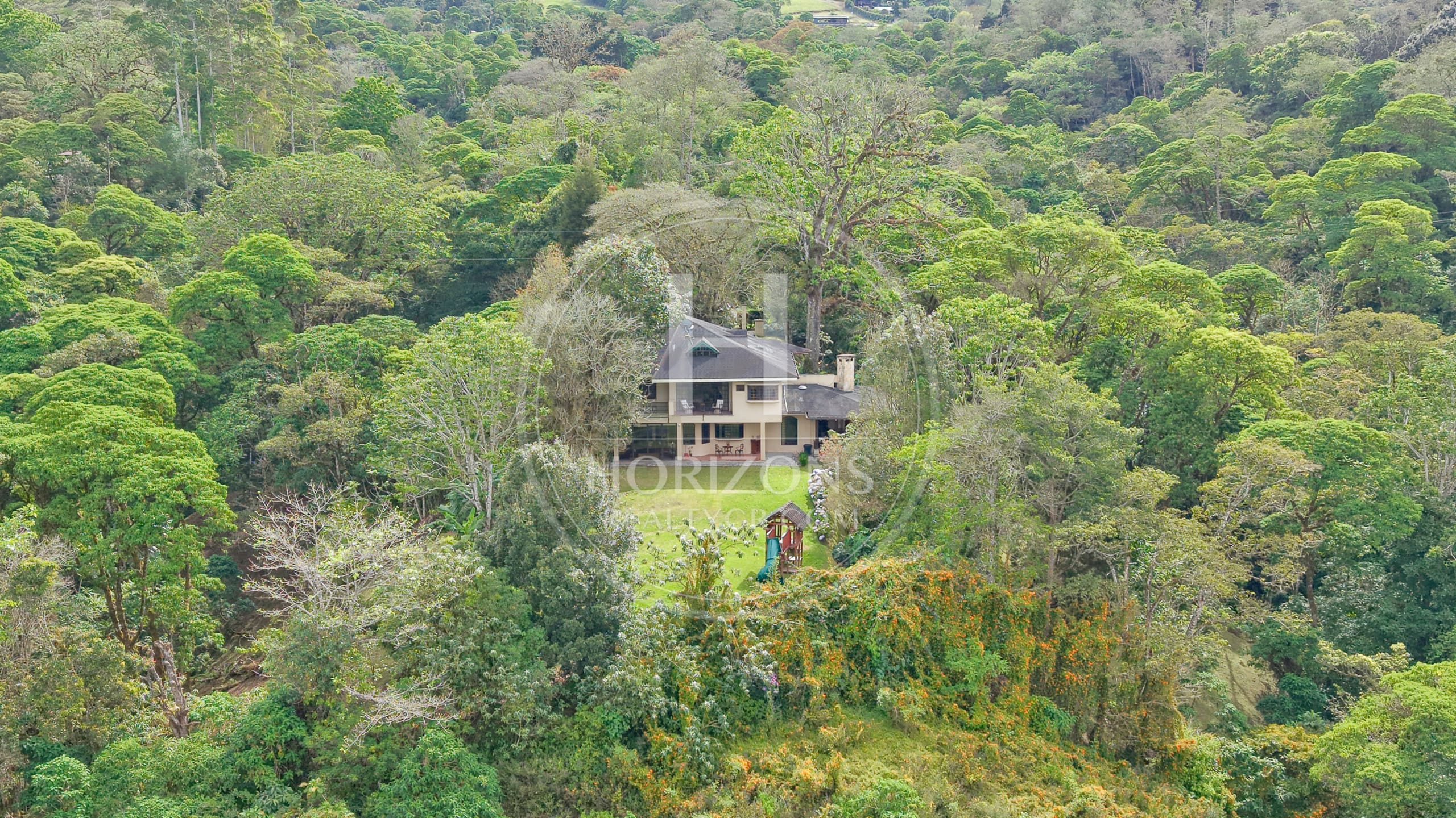Casa de Lujo en Venta en Mata de Plátano Goicoechea con 9,258 m² de Terreno y Vistas al Valle Central noj1274jp