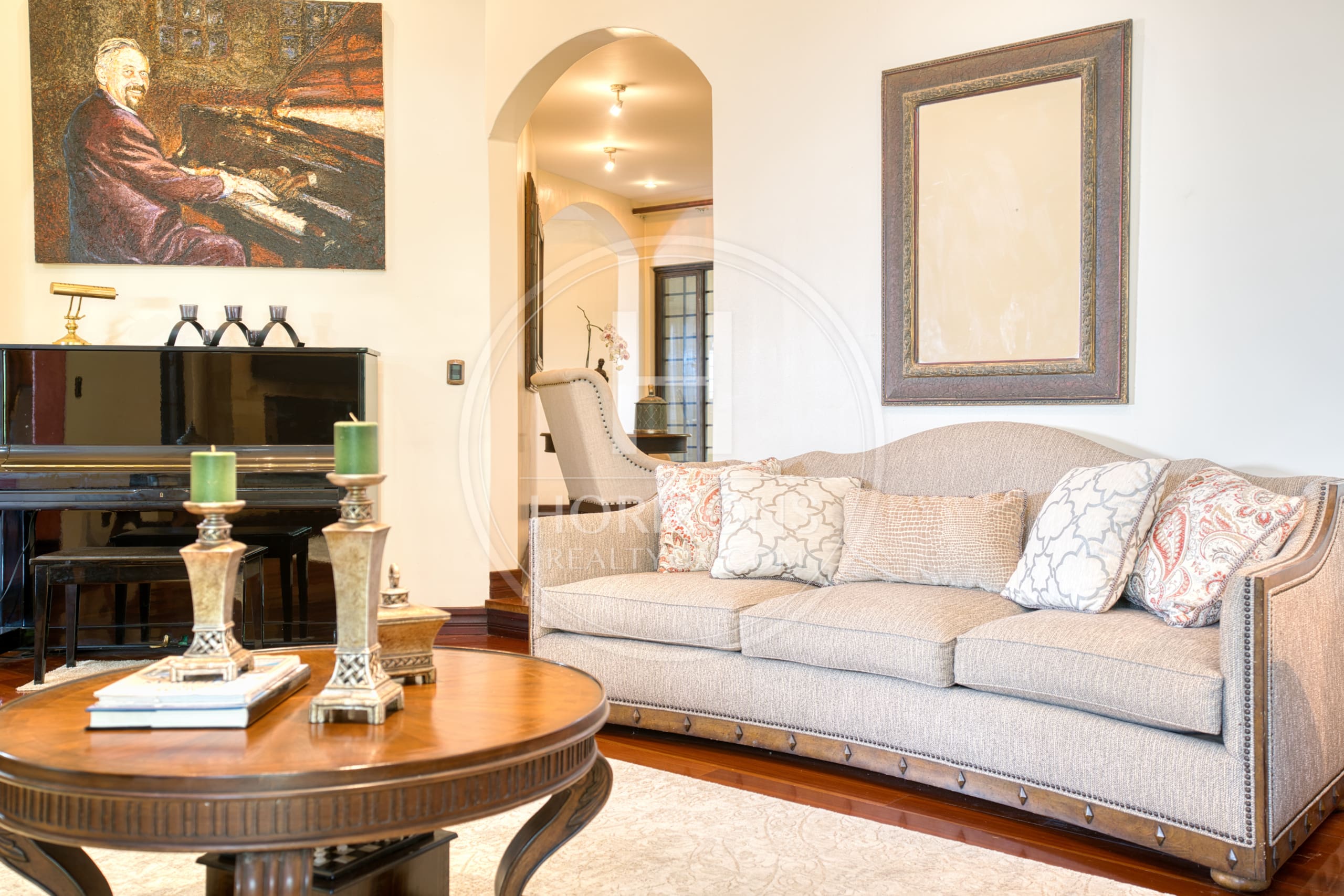 Casa de Lujo en Venta en Mata de Plátano Goicoechea con 9,258 m² de Terreno y Vistas al Valle Central noj1274jp