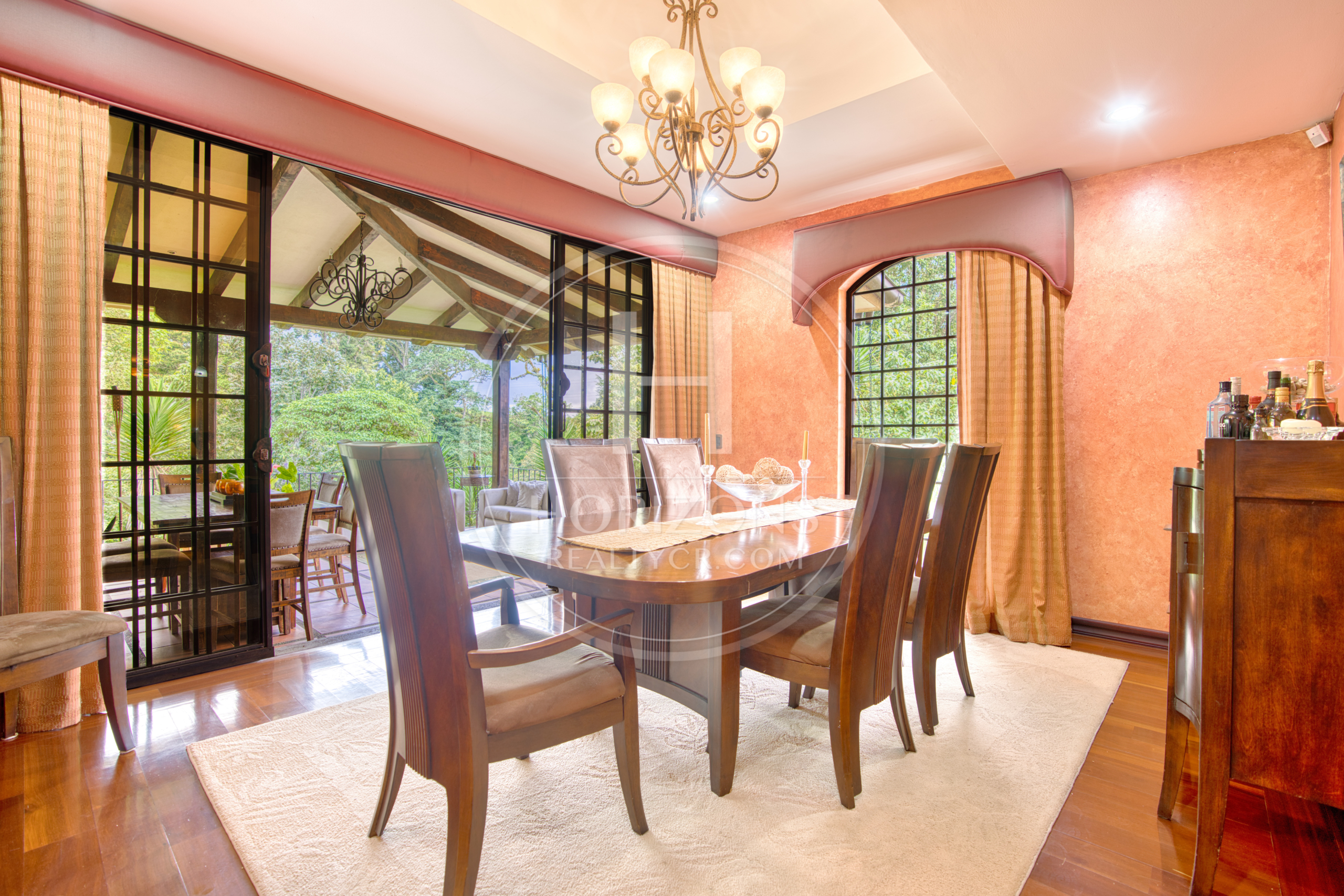 Casa de Lujo en Venta en Mata de Plátano Goicoechea con 9,258 m² de Terreno y Vistas al Valle Central noj1274jp