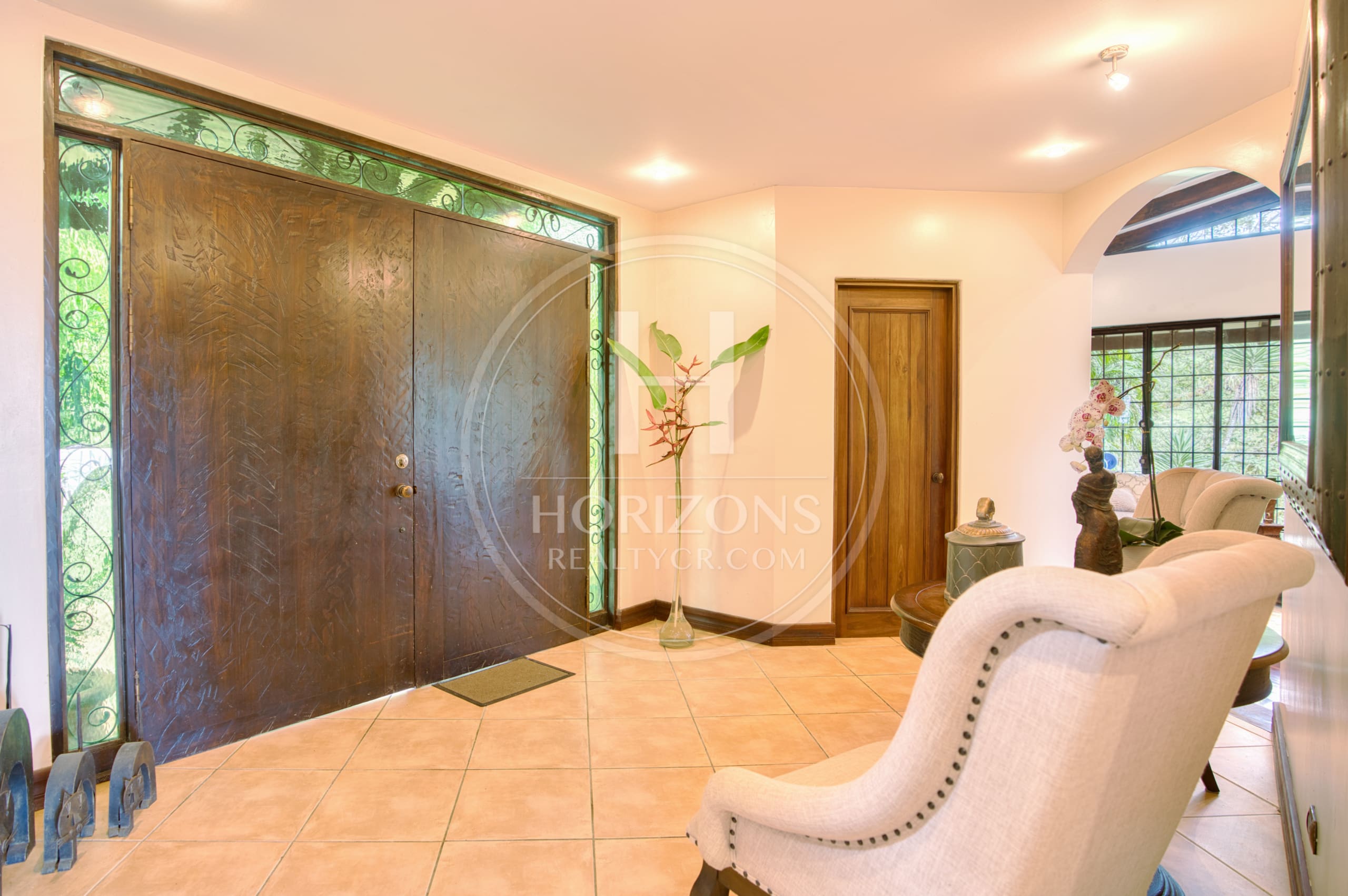 Casa de Lujo en Venta en Mata de Plátano Goicoechea con 9,258 m² de Terreno y Vistas al Valle Central noj1274jp