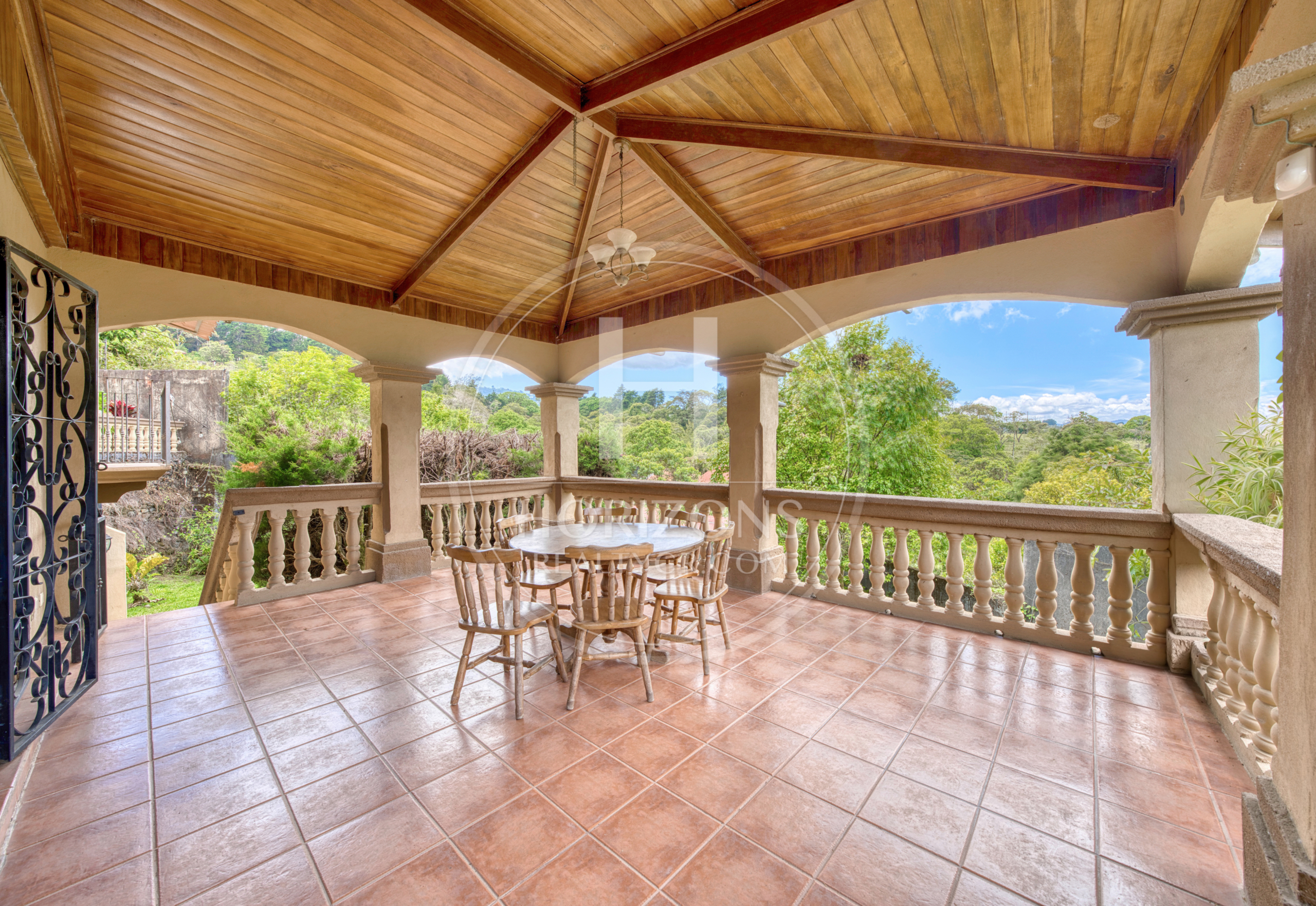 Casa en Venta en Residencial Los Alpes Coronado con Jardín Amplio 697 m² de Terreno y 4 Habitaciones noj1268jb
