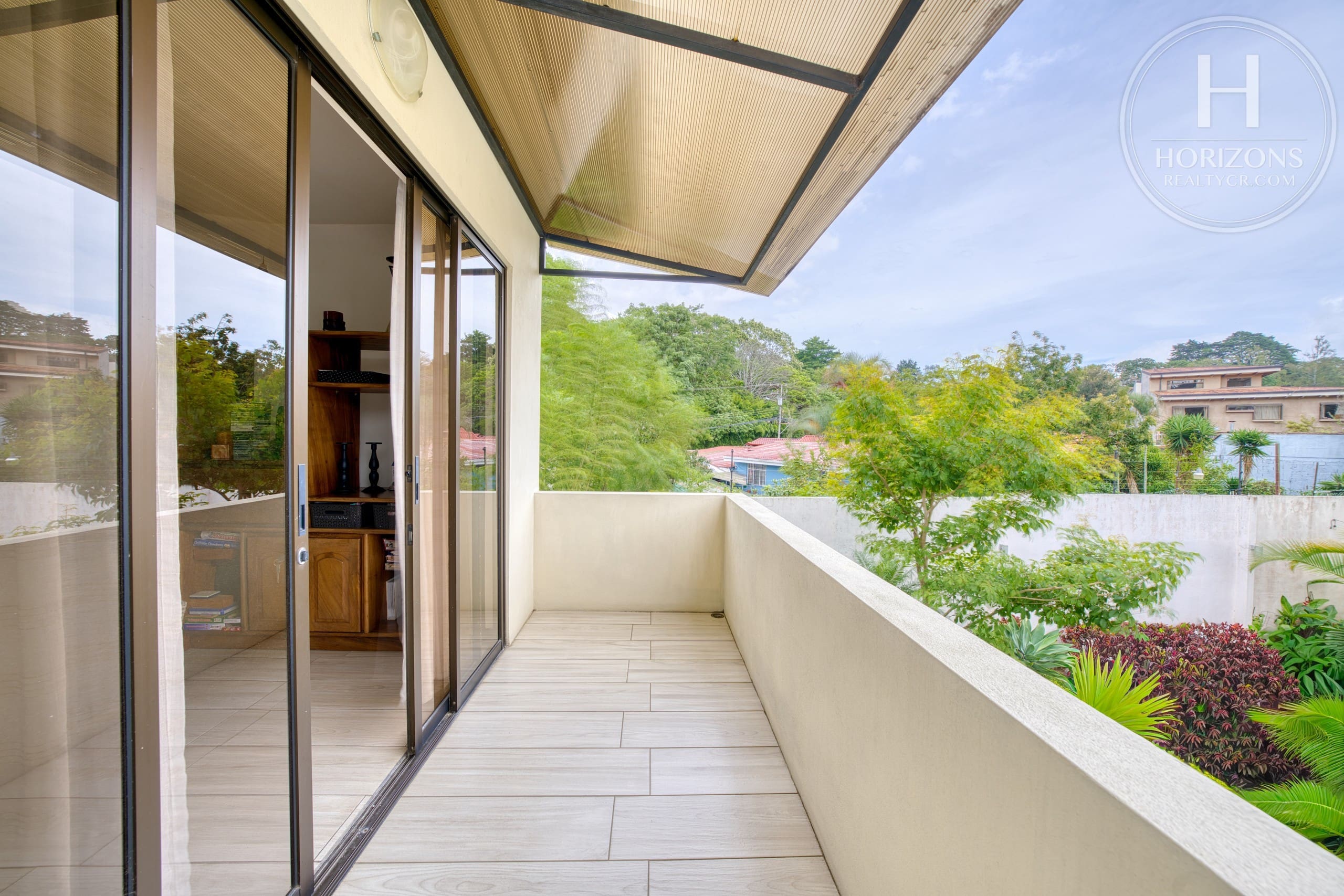Casa con jardín en Residencial Altamonte Curridabat - balcón 2