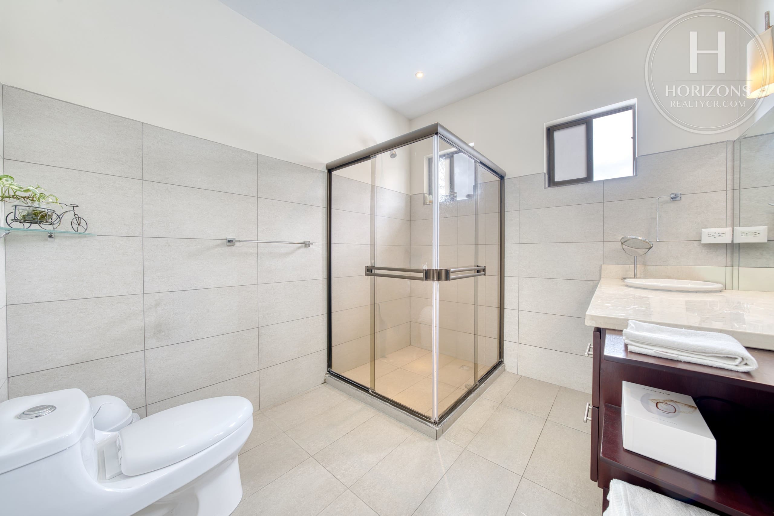Casa con jardín en Residencial Altamonte Curridabat - baño 2