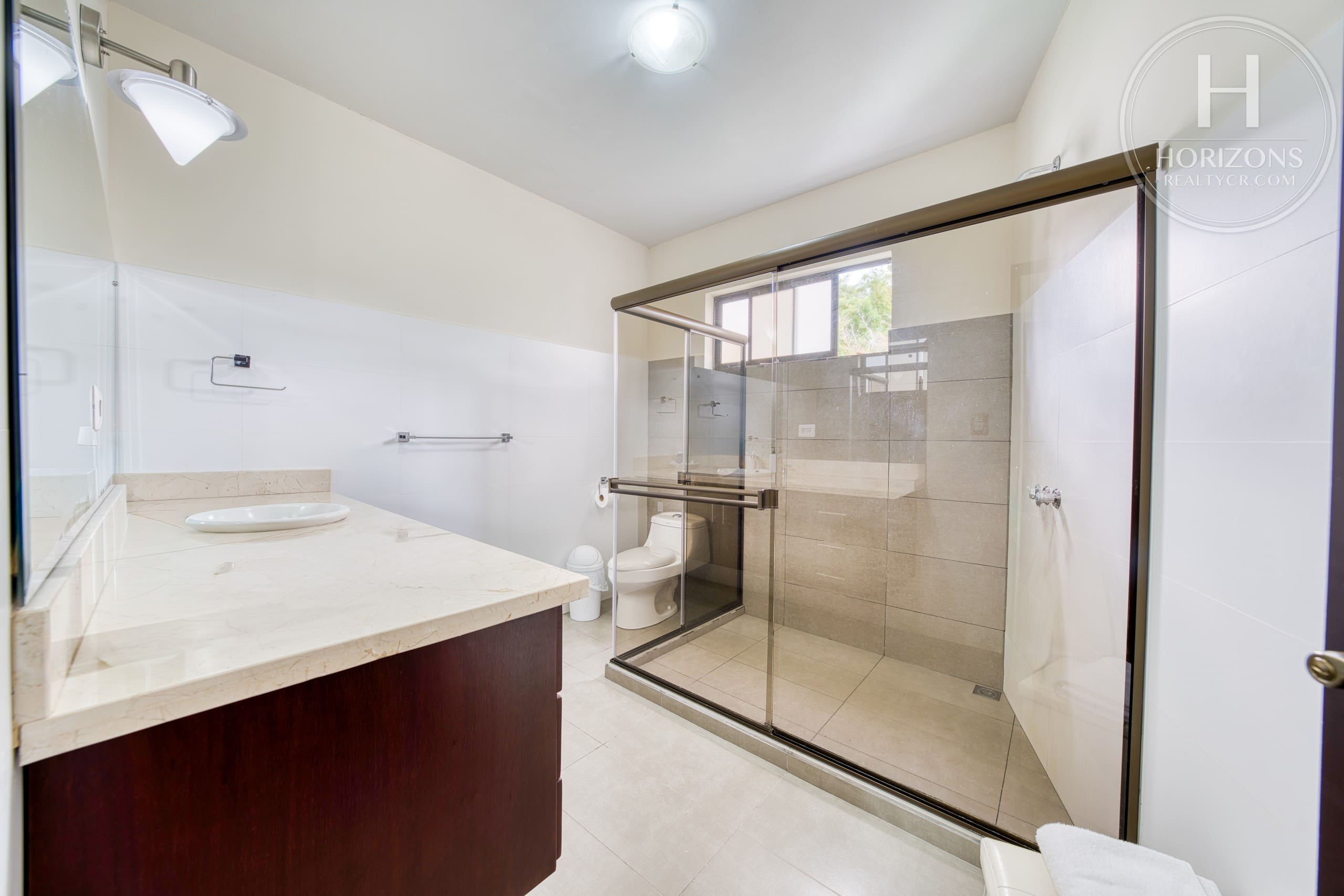 Casa con jardín en Residencial Altamonte Curridabat - baño 3
