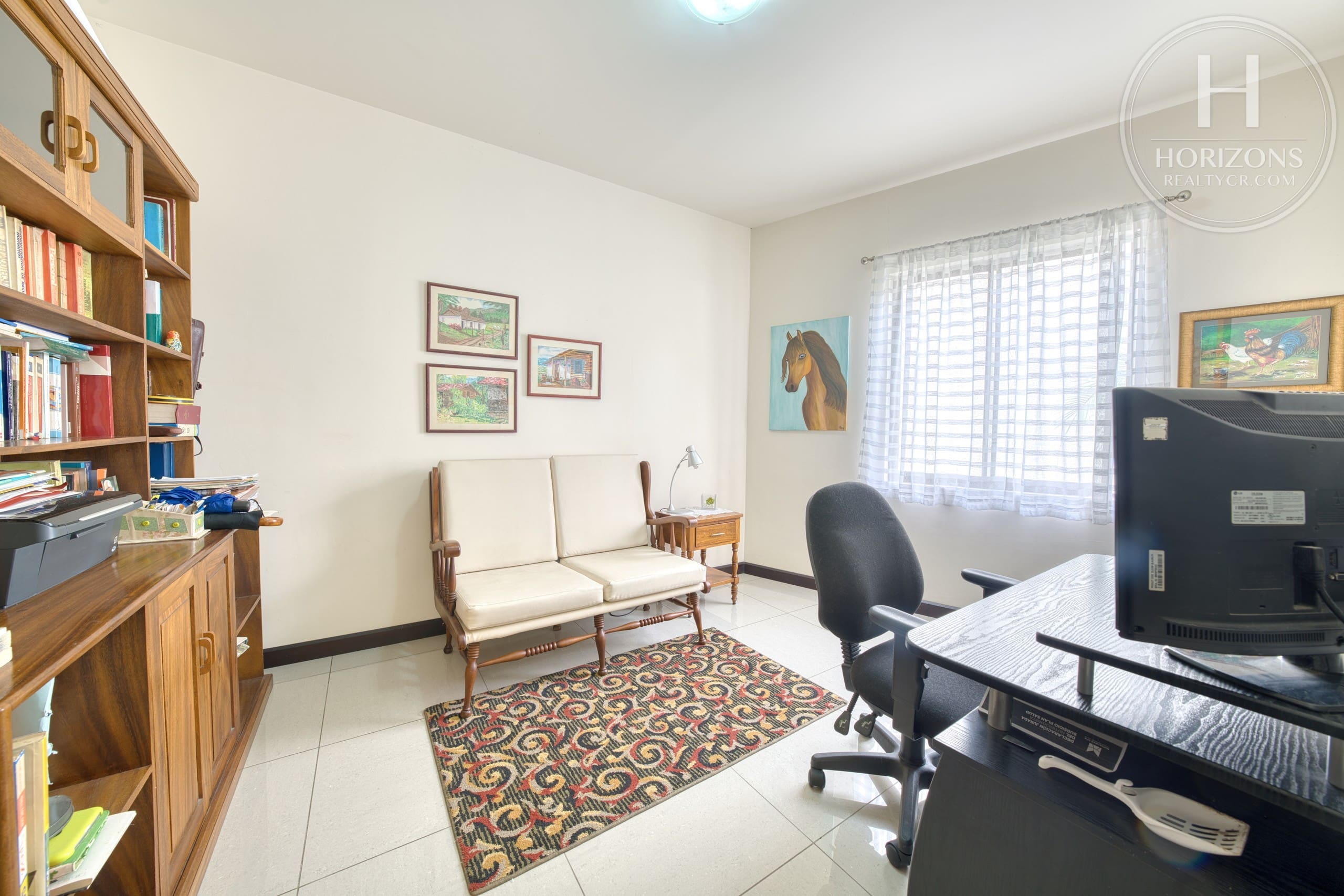 Casa con jardín en Residencial Altamonte Curridabat - oficina