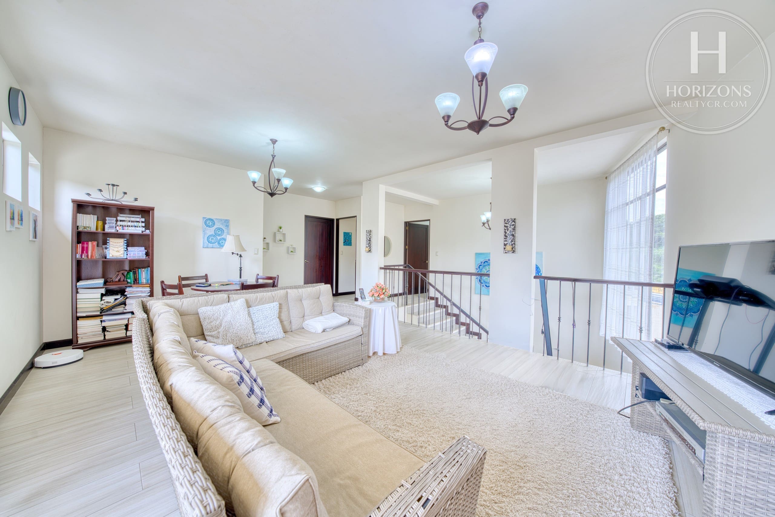 Casa con jardín en Residencial Altamonte Curridabat - sala de TV segundo nivel 3