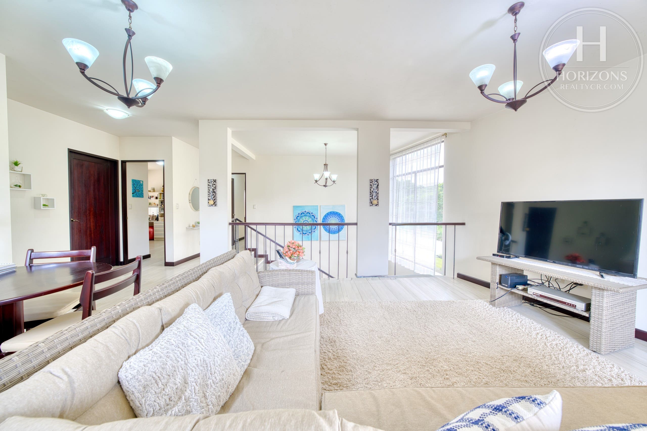 Casa con jardín en Residencial Altamonte Curridabat - sala de TV segundo nivel 4