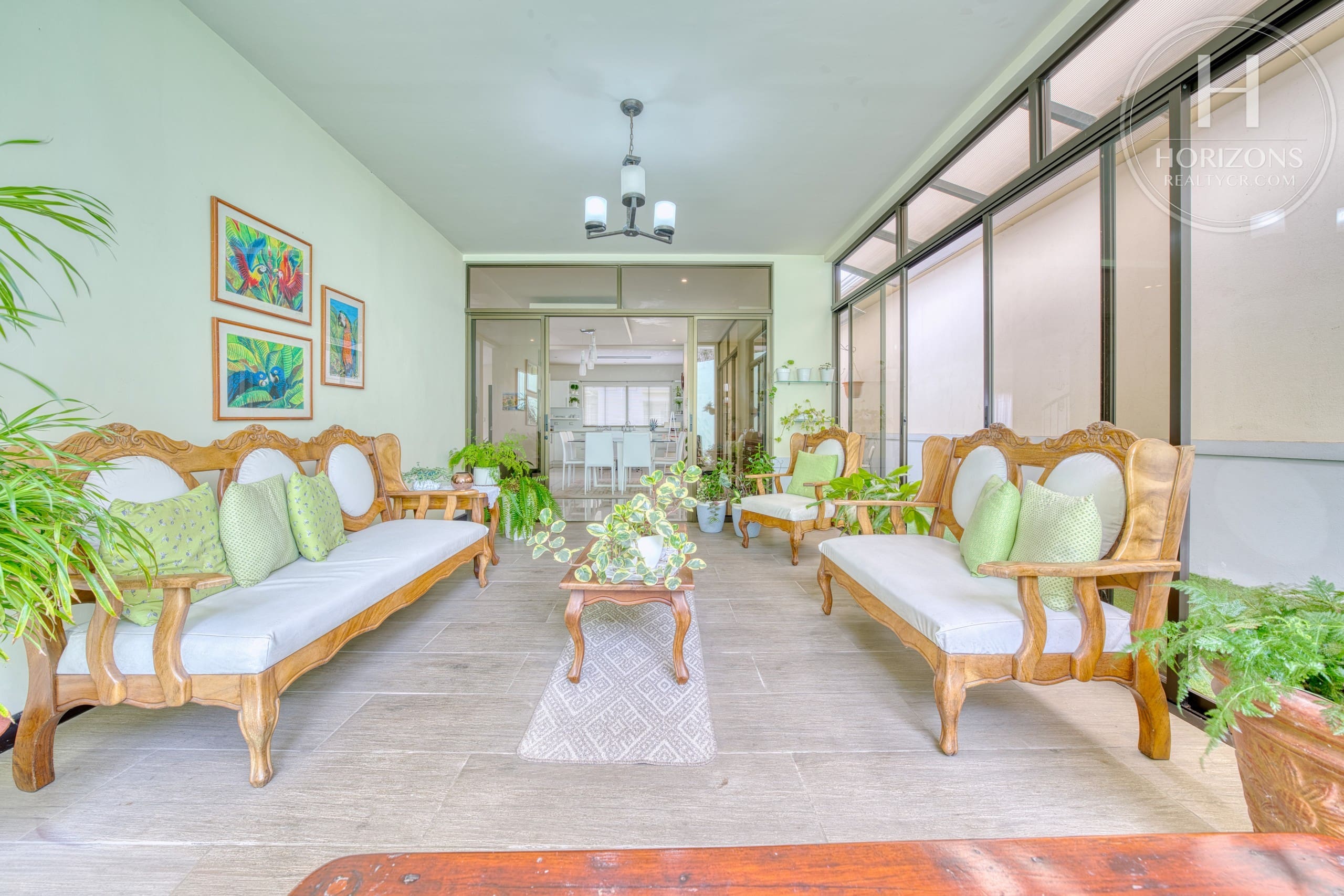 Casa con jardín en Residencial Altamonte Curridabat - terraza techada 3
