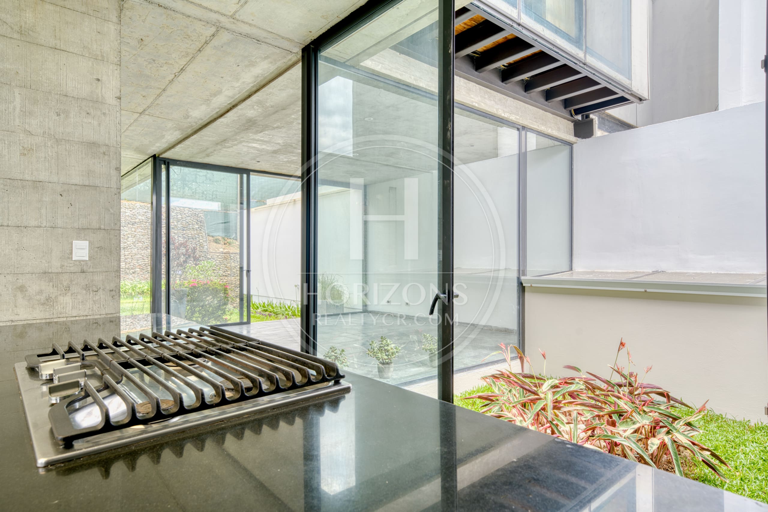 Casa de Lujo en Venta en Bosques de Altamonte Curridabat 3 Niveles con Apartamento Independiente NJA1384SB