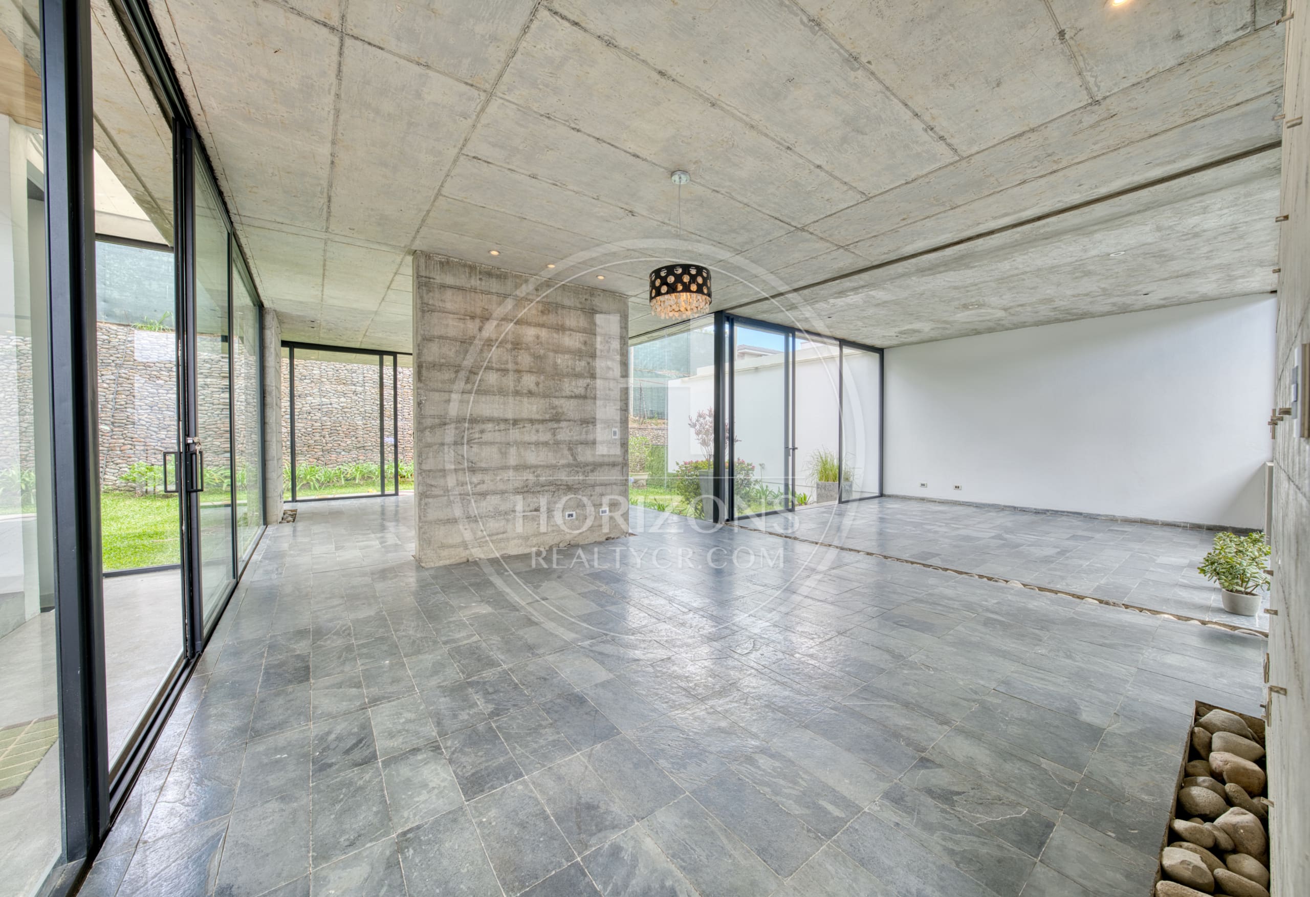 Casa de Lujo en Venta en Bosques de Altamonte Curridabat 3 Niveles con Apartamento Independiente NJA1384SB