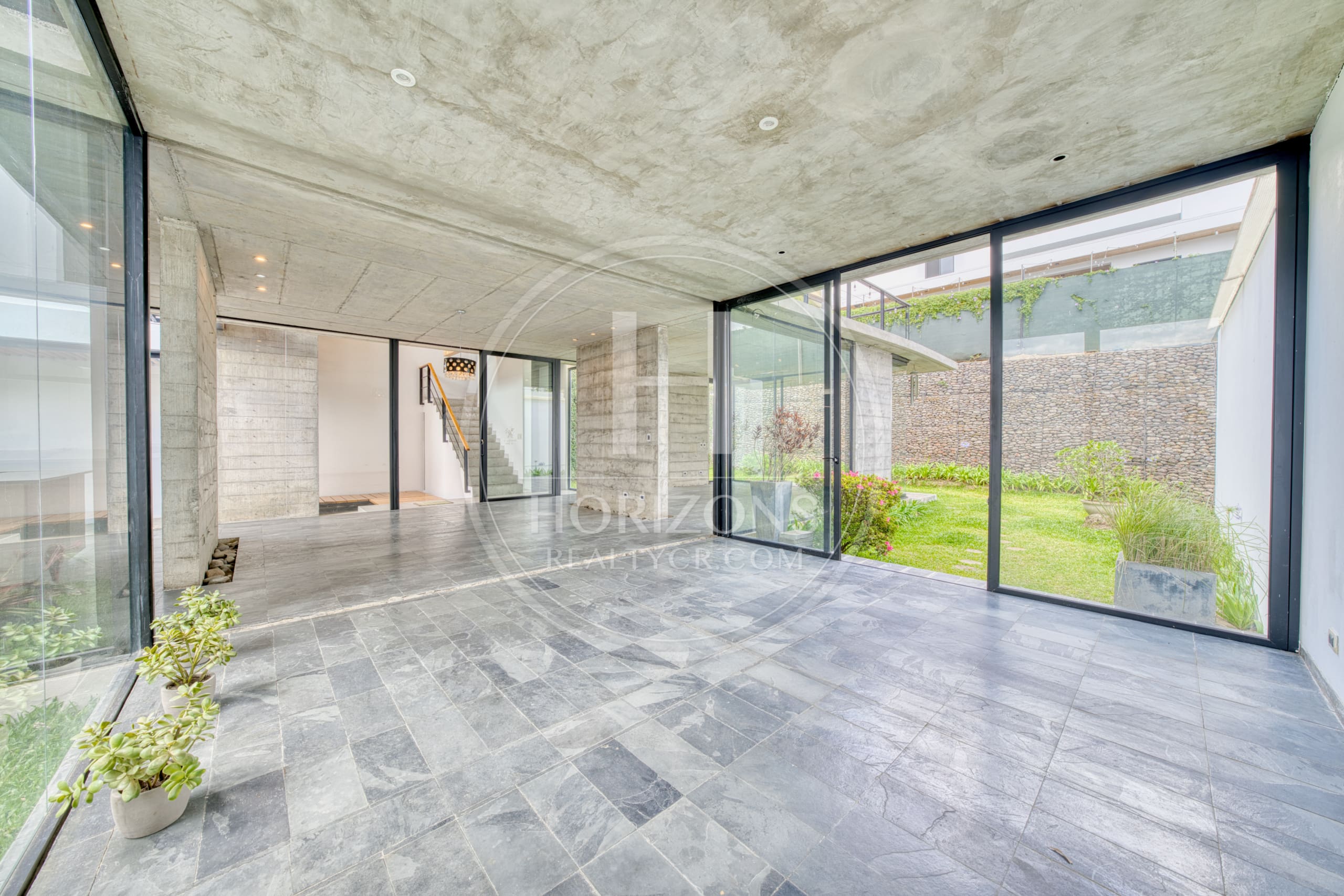Casa de Lujo en Venta en Bosques de Altamonte Curridabat 3 Niveles con Apartamento Independiente NJA1384SB